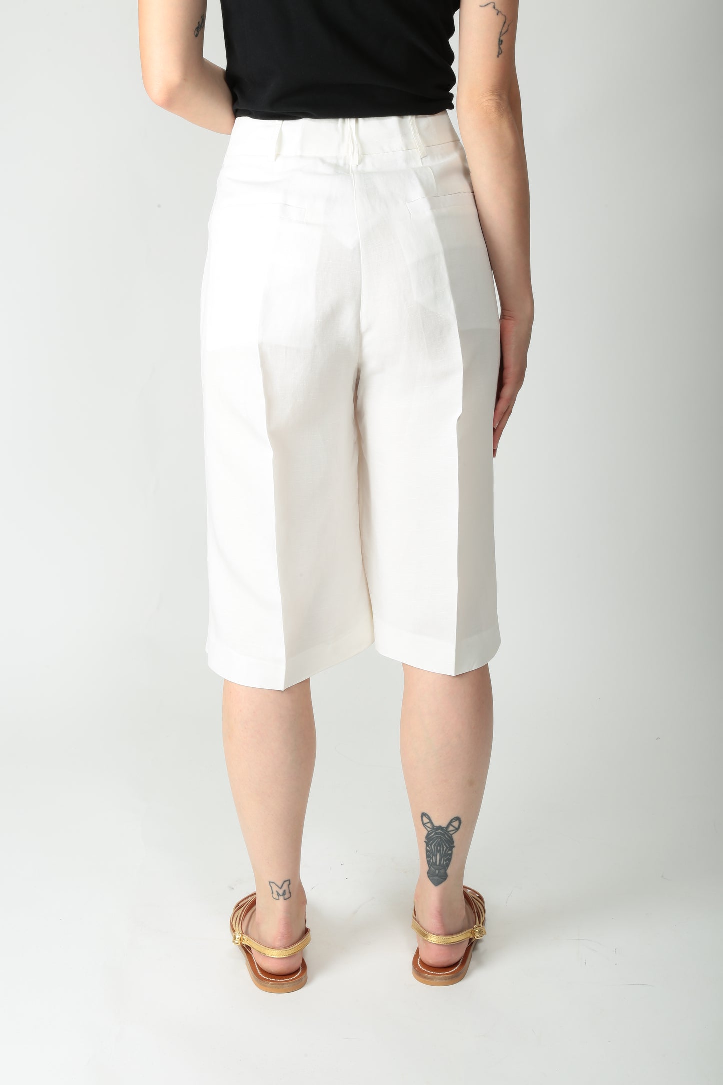 https://admin.shopify.com/store/gulieshop/products/15495348552029#:~:text=https%3A//www.gulieshop.it%20%E2%80%BA%20products%20%E2%80%BA%20meimeij%2Dbermuda%2Din%2Dviscosa%2De%2Dlino%2Dm5ei07%2D1