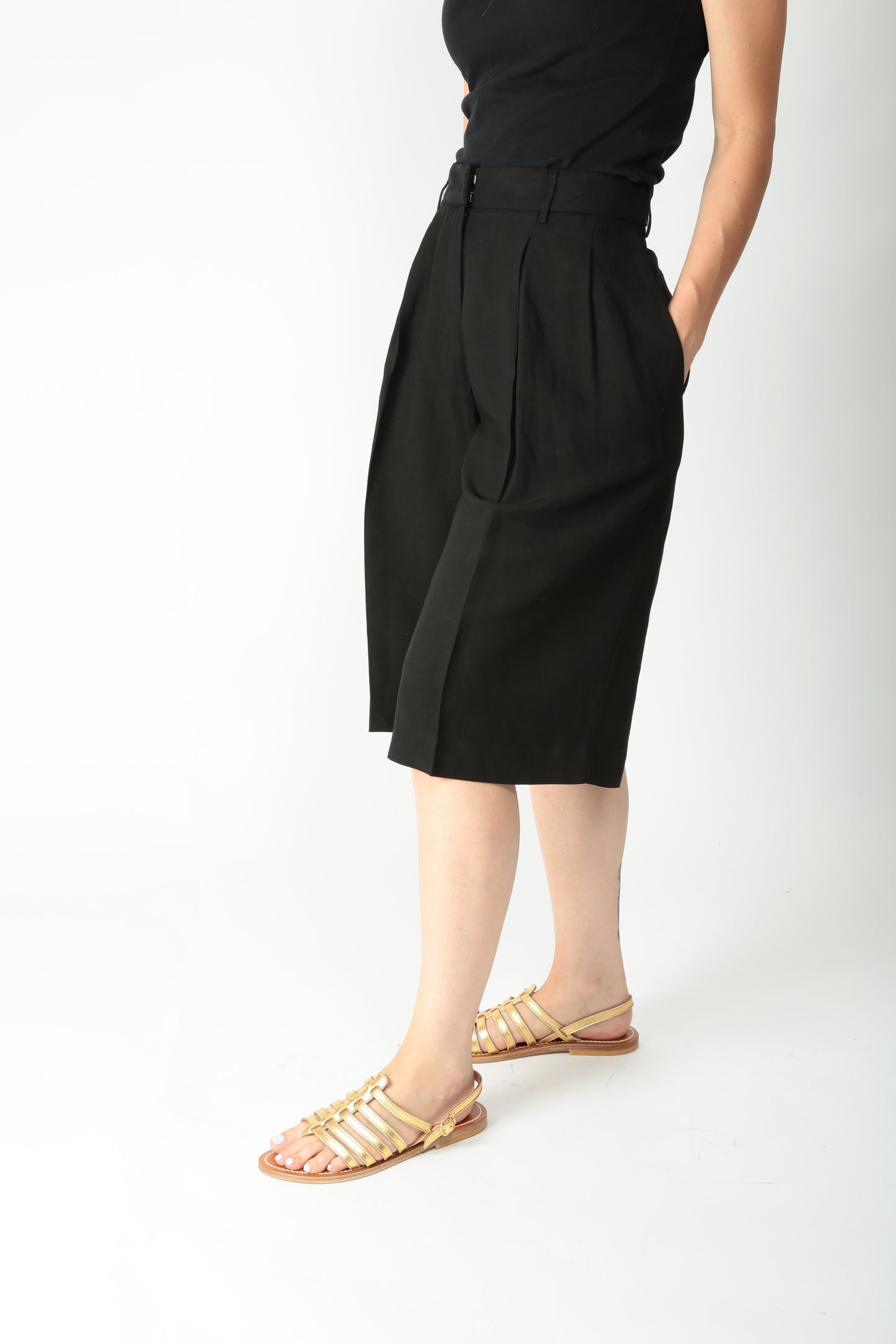 https://admin.shopify.com/store/gulieshop/products/15495348519261#:~:text=https%3A//www.gulieshop.it%20%E2%80%BA%20products%20%E2%80%BA%20meimeij%2Dbermuda%2Din%2Dviscosa%2De%2Dlino%2Dm5ei07