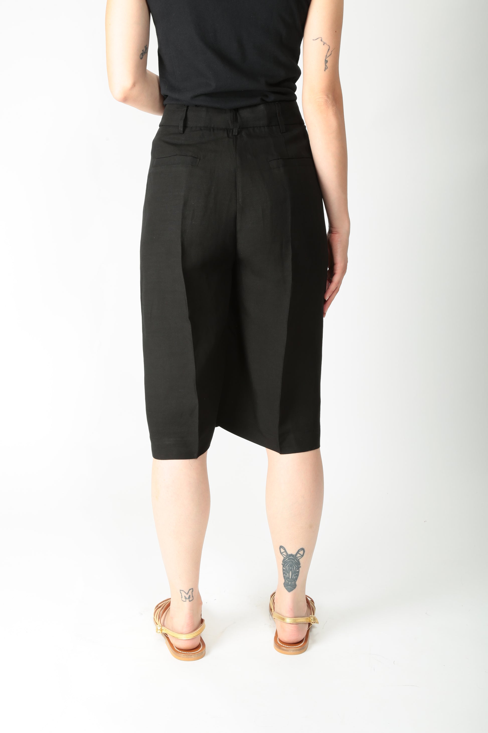 https://admin.shopify.com/store/gulieshop/products/15495348519261#:~:text=https%3A//www.gulieshop.it%20%E2%80%BA%20products%20%E2%80%BA%20meimeij%2Dbermuda%2Din%2Dviscosa%2De%2Dlino%2Dm5ei07