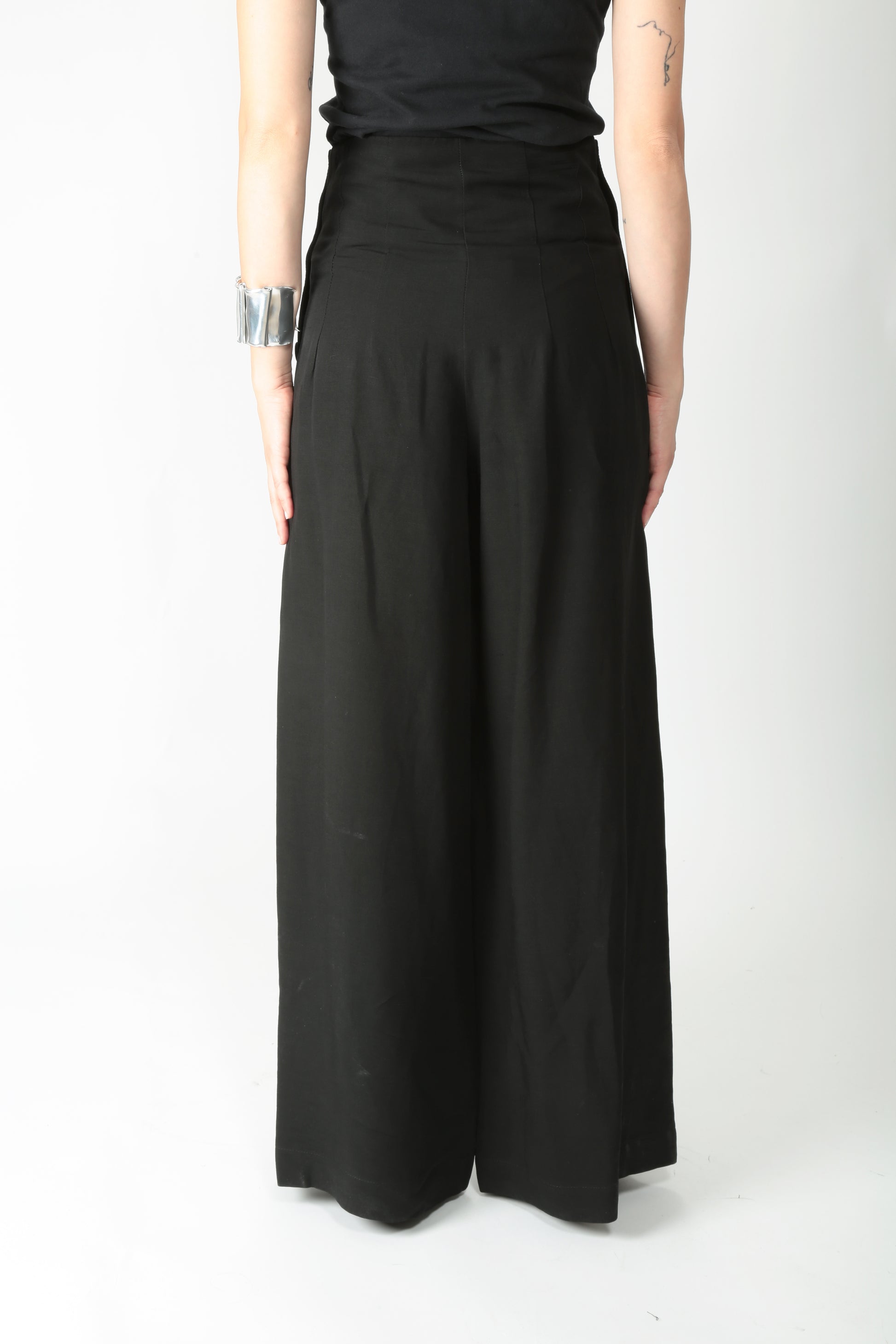 https://admin.shopify.com/store/gulieshop/products/15495348257117#:~:text=https%3A//www.gulieshop.it%20%E2%80%BA%20products%20%E2%80%BA%20meimeij%2Dpantalone%2Dampio%2Dm5ei06