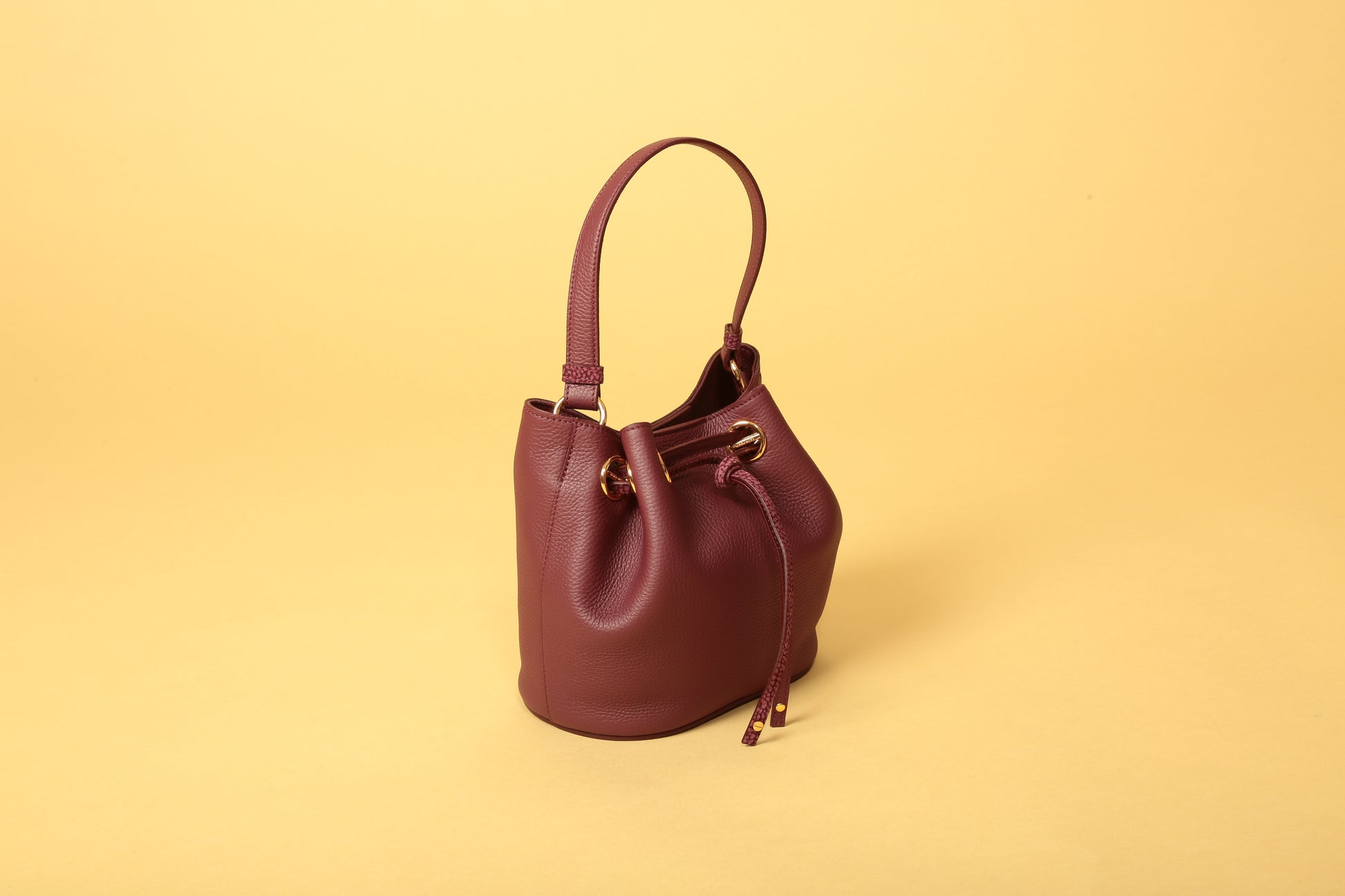 https://admin.shopify.com/store/gulieshop/products/15491900670301#:~:text=https%3A//www.gulieshop.it%20%E2%80%BA%20products%20%E2%80%BA%20borbonese%2Dborsa%2Dsecchiello%2D91010057%2D107