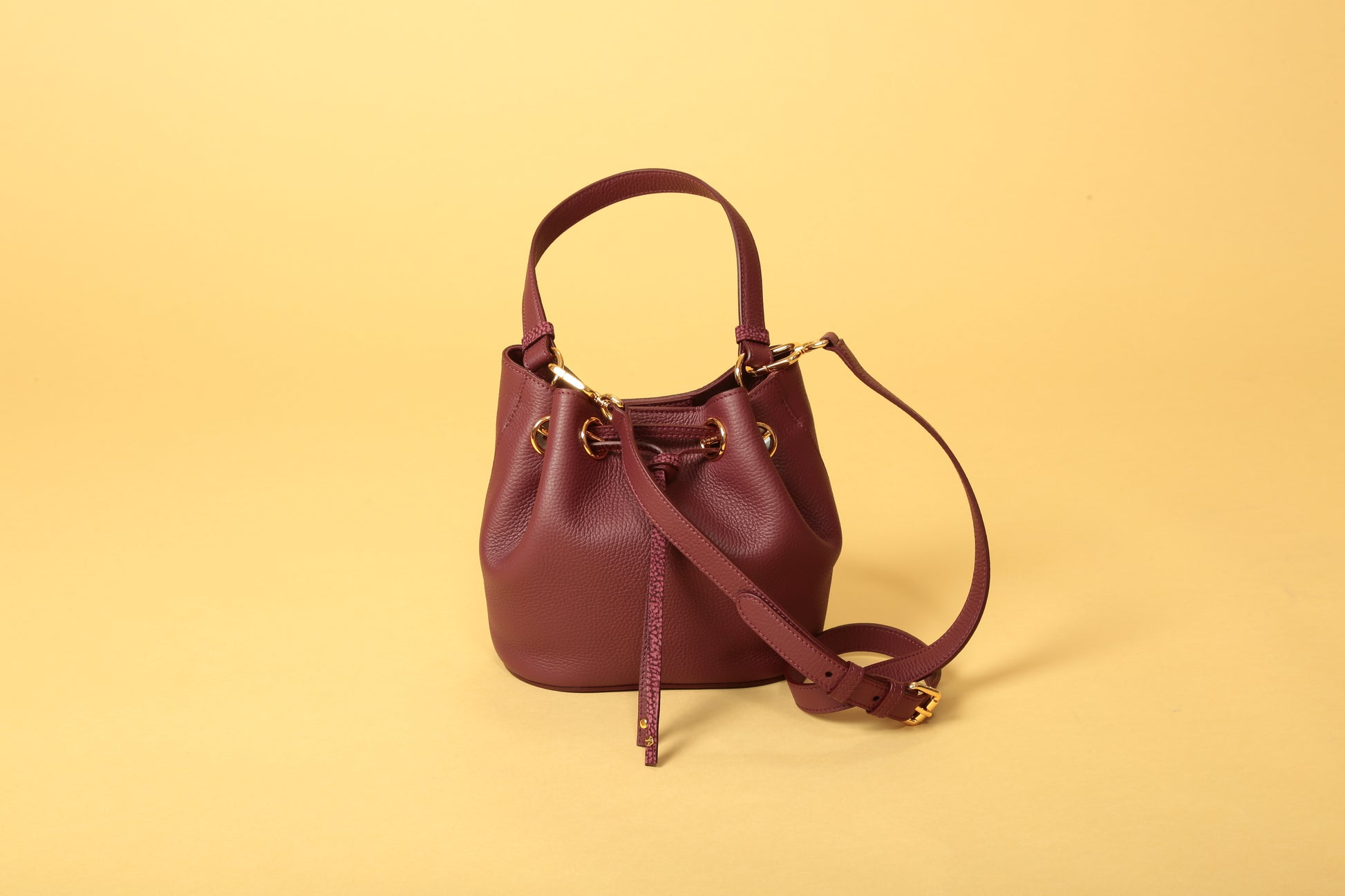 https://admin.shopify.com/store/gulieshop/products/15491900670301#:~:text=https%3A//www.gulieshop.it%20%E2%80%BA%20products%20%E2%80%BA%20borbonese%2Dborsa%2Dsecchiello%2D91010057%2D107