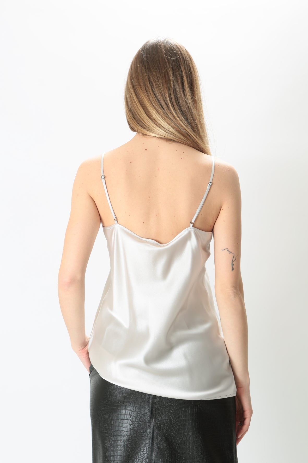 https://admin.shopify.com/store/gulieshop/products/8942157005149#:~:text=Invia-,MaxMara%20Leisure%20Top%20in%20seta%20Lucca,-Contenuto%20multimediale%201