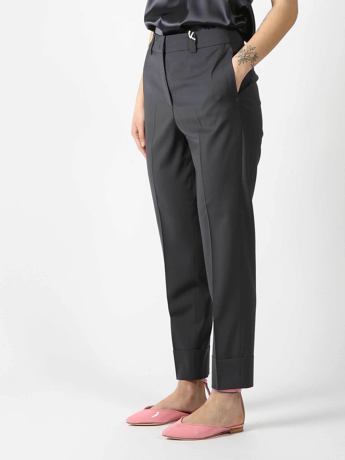 https://admin.shopify.com/store/gulieshop/products/7603681296622#:~:text=Invia-,Peserico%20Pantalone%20P04571Z,-Contenuto%20multimediale%201