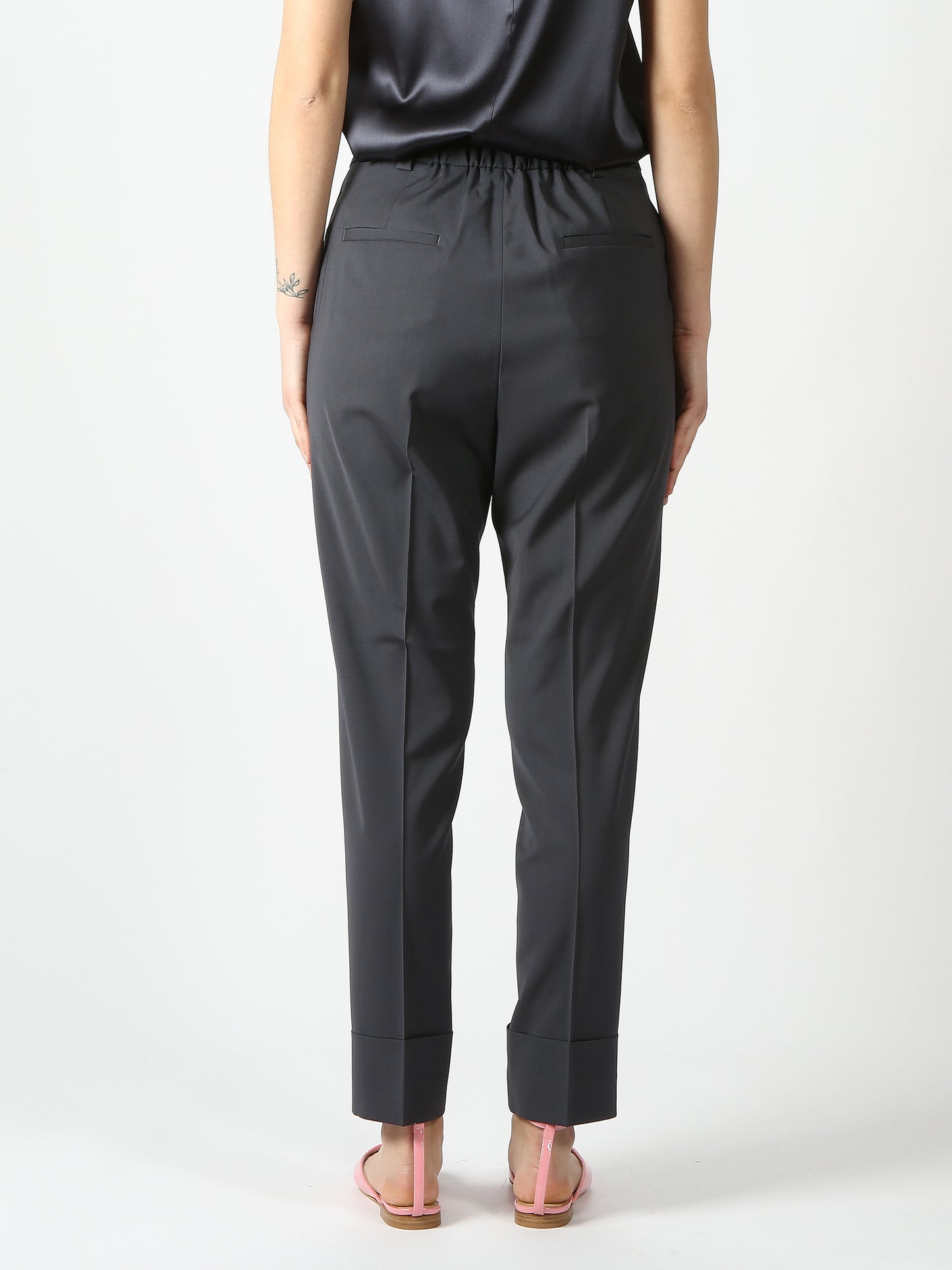 https://admin.shopify.com/store/gulieshop/products/7603681296622#:~:text=Invia-,Peserico%20Pantalone%20P04571Z,-Contenuto%20multimediale%201