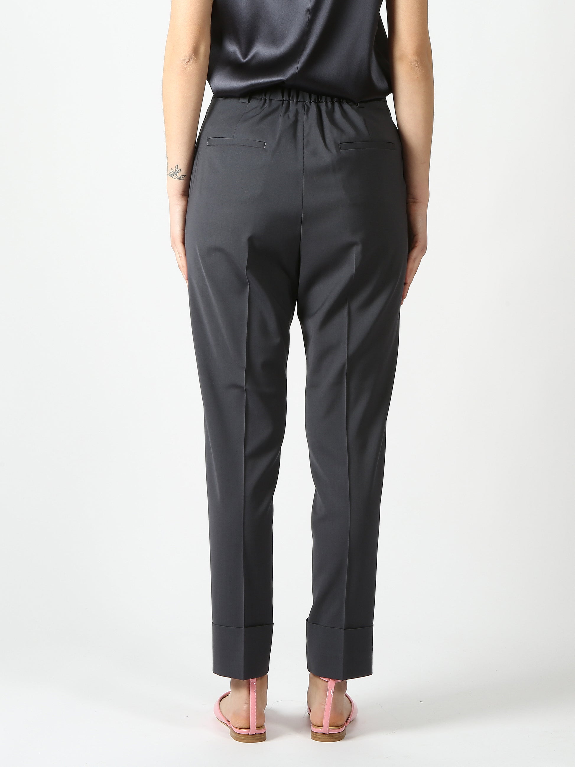 https://admin.shopify.com/store/gulieshop/products/7603681296622#:~:text=Invia-,Peserico%20Pantalone%20P04571Z,-Contenuto%20multimediale%201