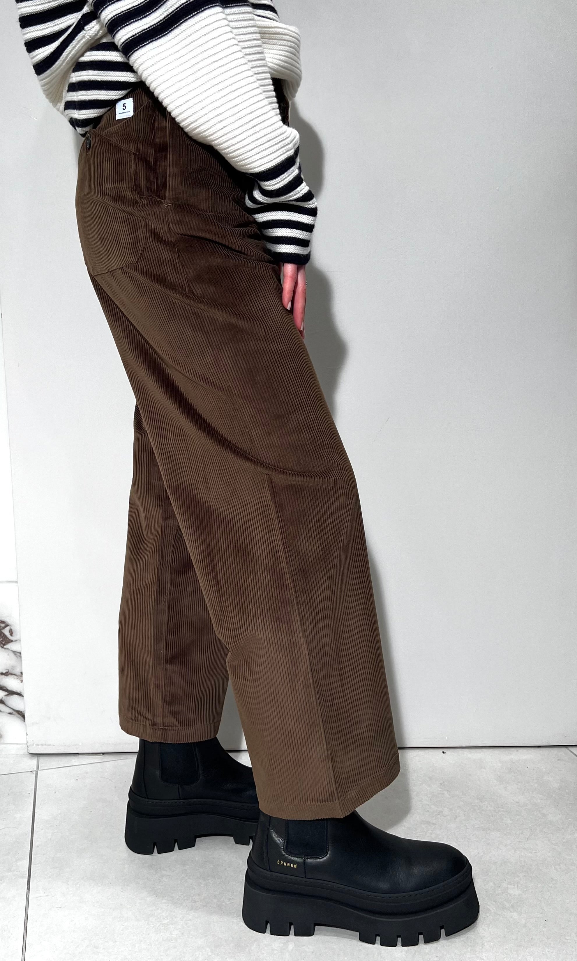 https://admin.shopify.com/store/gulieshop/products/15732763230557#:~:text=https%3A//www.gulieshop.it%20%E2%80%BA%20products%20%E2%80%BA%20department%2D5%2Dpantaloni%2Din%2Dvelluto%2Ddue%2Dpant%2Ddp05151m2ts0194%2D1