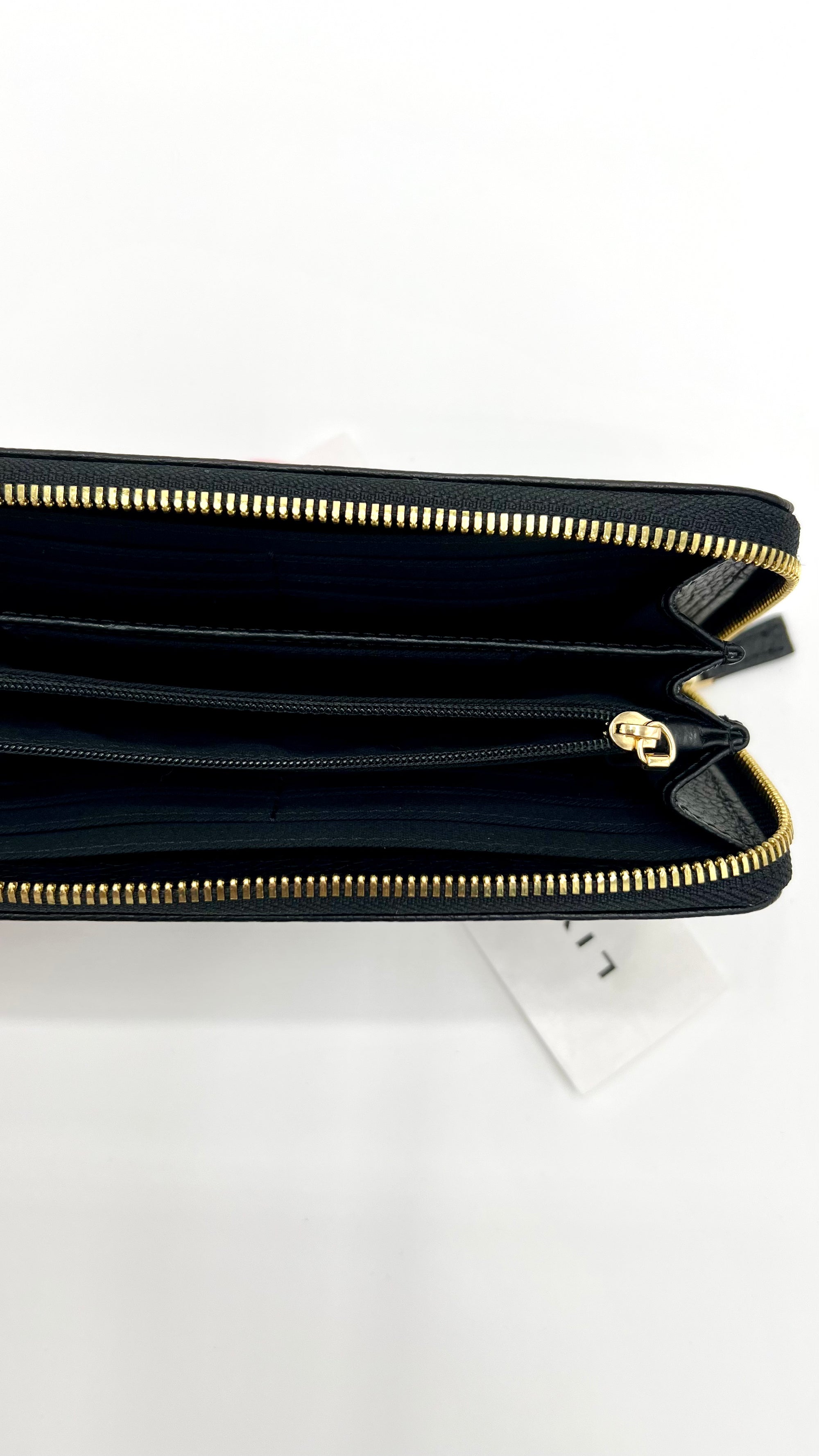 https://admin.shopify.com/store/gulieshop/products/16057010258269#:~:text=https%3A//www.gulieshop.it%20%E2%80%BA%20products%20%E2%80%BA%20l%2Dconti%2Dportafoglio%2Dzip%2Daround%2Ddrew%2Da5wb55