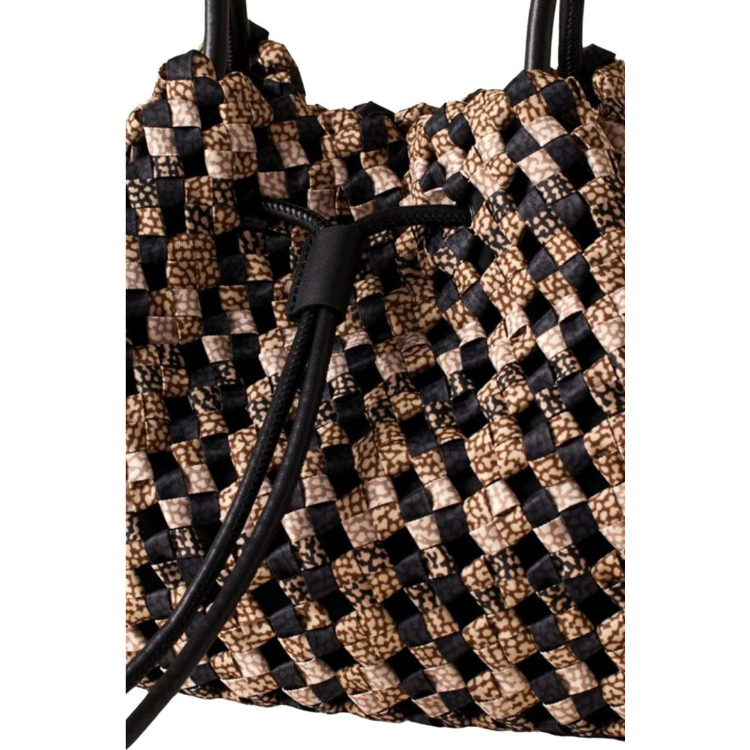 https://admin.shopify.com/store/gulieshop/products/15989764489565#:~:text=https%3A//www.gulieshop.it%20%E2%80%BA%20products%20%E2%80%BA%20borbonese%2Dborsa%2Dshopping%2Dcon%2Dlavorazione%2Da%2Dintreccio%2D910101910186
