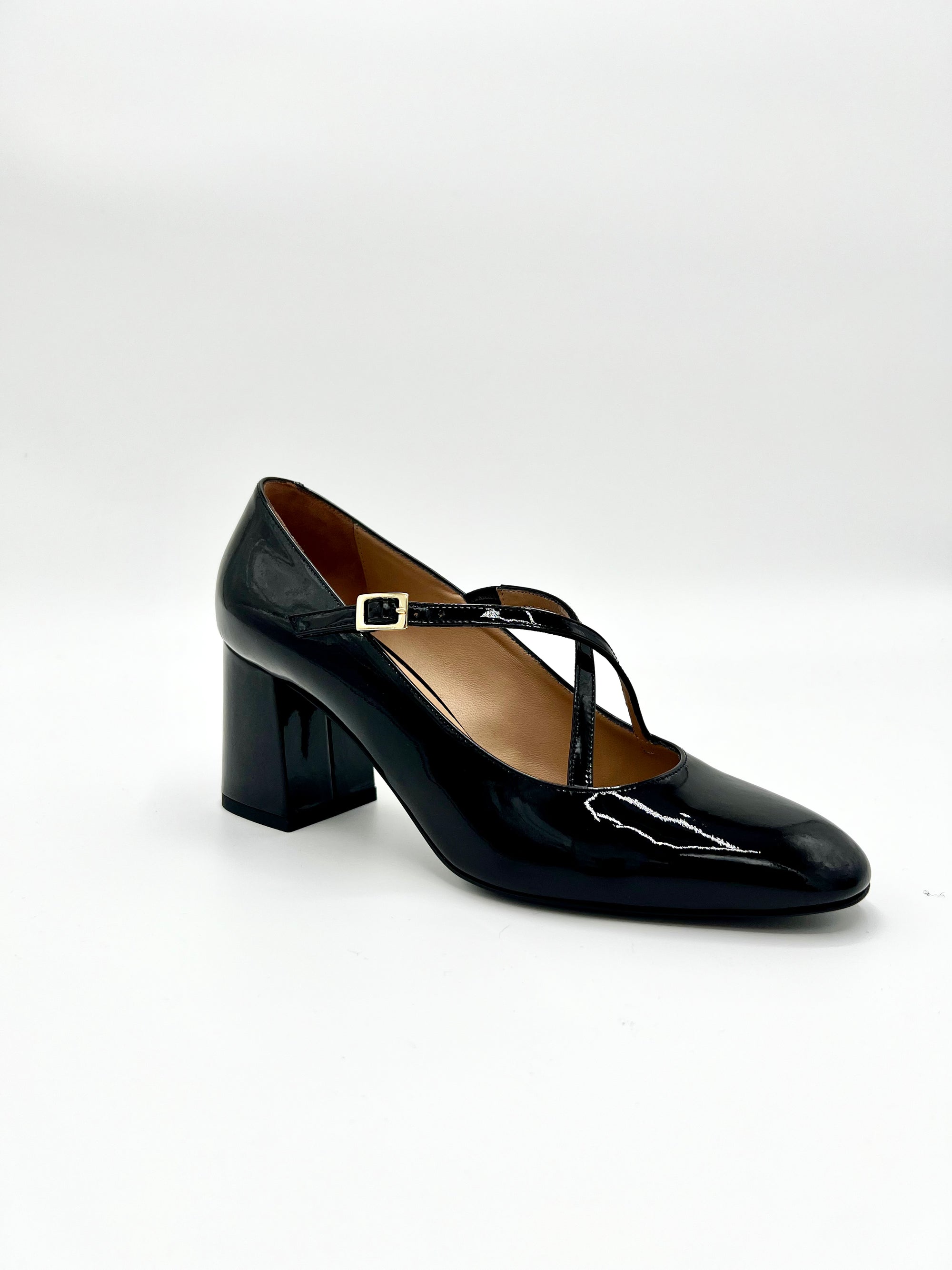 https://admin.shopify.com/store/gulieshop/products/15647673844061#:~:text=https%3A//www.gulieshop.it%20%E2%80%BA%20products%20%E2%80%BA%20prosperine%2Ddecolte%2Din%2Dvernice%2D2723