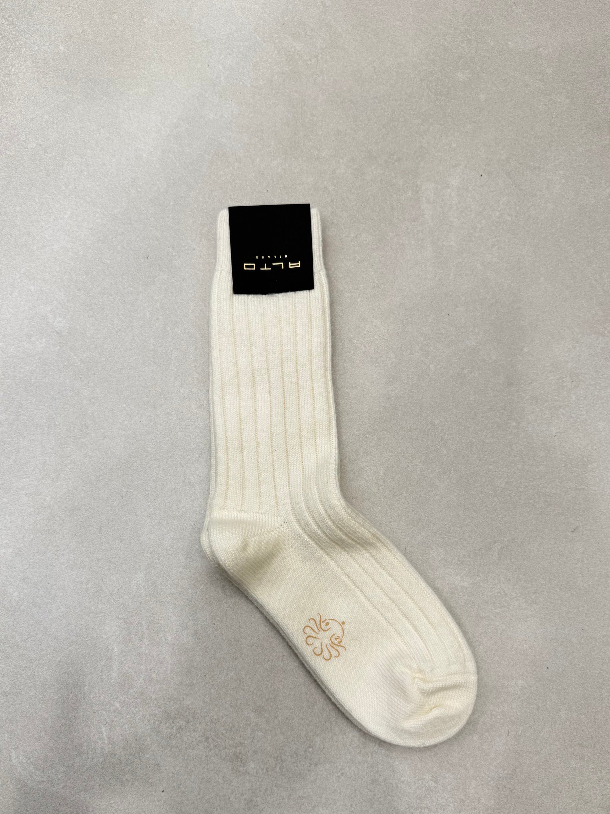 https://admin.shopify.com/store/gulieshop/products/15729441014109#:~:text=https%3A//www.gulieshop.it%20%E2%80%BA%20products%20%E2%80%BA%20alto%2Dcalza%2Da%2Dcoste%2Dmisto%2Dlana%2Daster%2D2