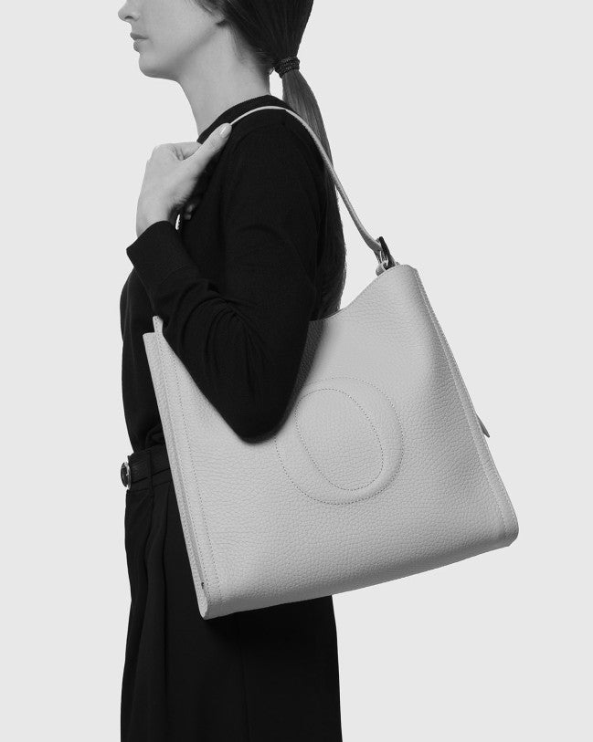 https://admin.shopify.com/store/gulieshop/products/15617437139293#:~:text=https%3A//www.gulieshop.it%20%E2%80%BA%20products%20%E2%80%BA%20orciani%2Dborsa%2Dher%2Do%2Din%2Dpelle%2Dmartellata%2Dsoft%2Db02207