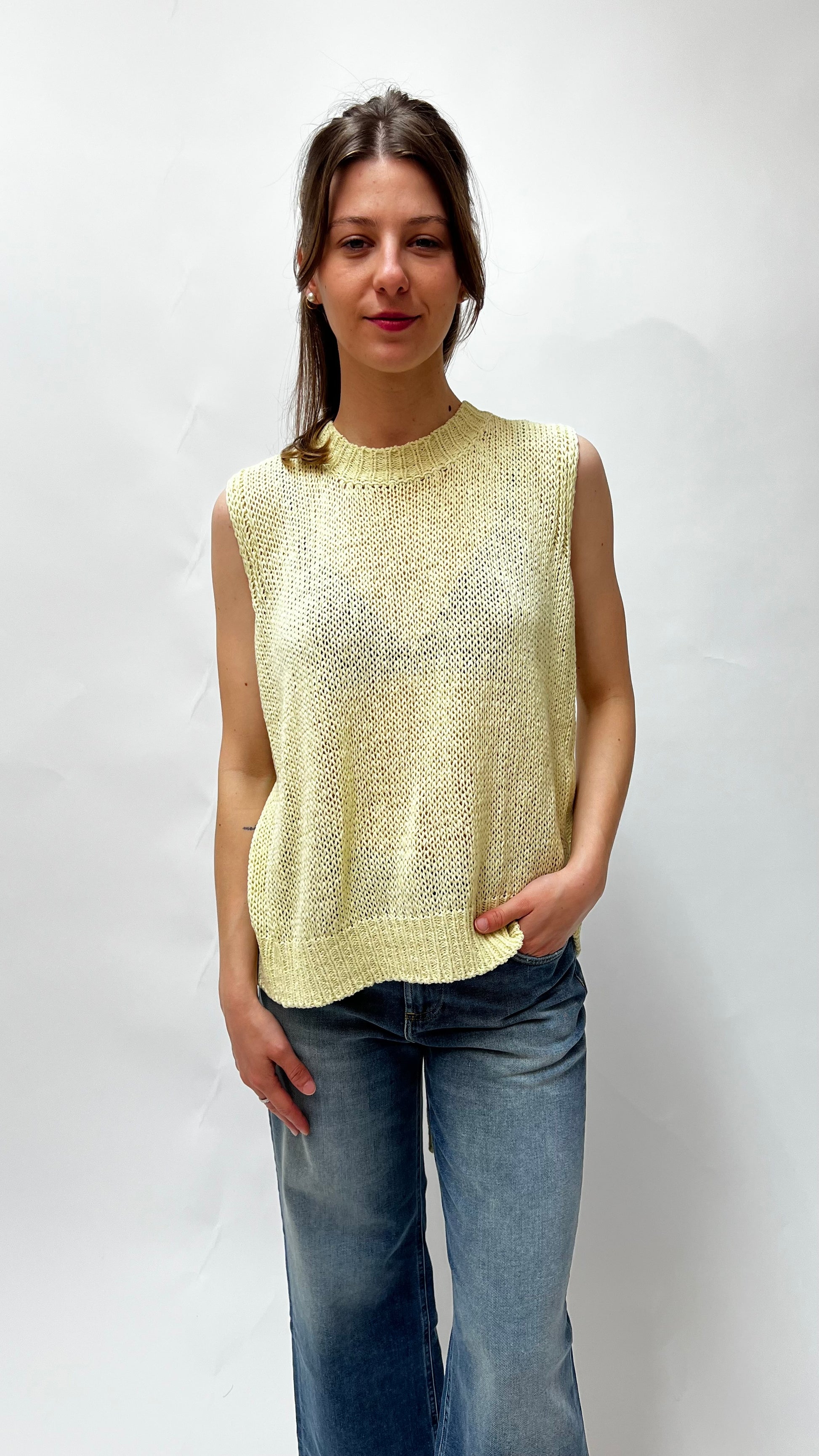 https://admin.shopify.com/store/gulieshop/products/15400666661213#:~:text=https%3A//www.gulieshop.it%20%E2%80%BA%20products%20%E2%80%BA%20r%2Dcollina%2Dgilet%2Din%2Dfilo%2Db41018