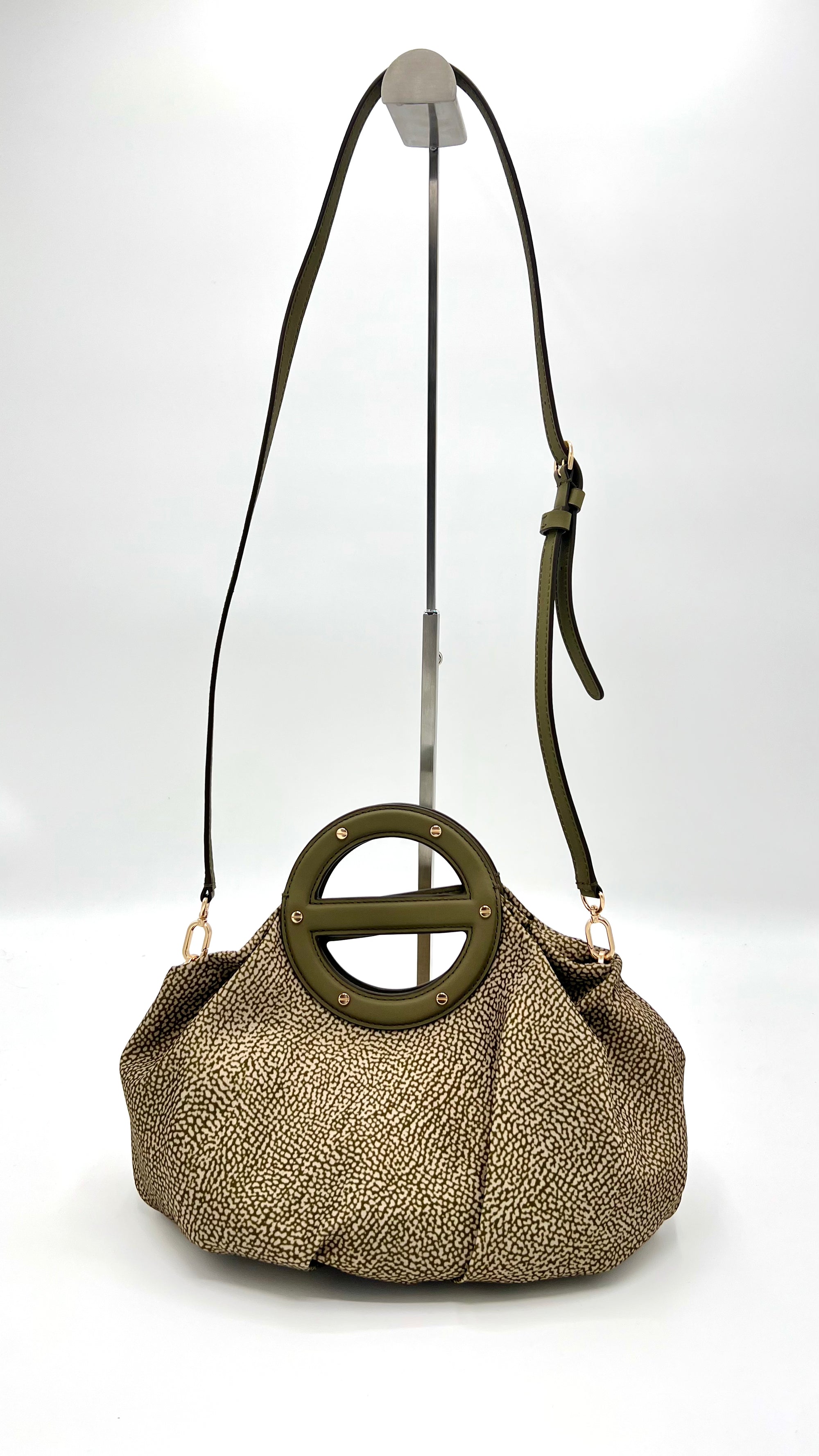 https://admin.shopify.com/store/gulieshop/products/15989763408221#:~:text=https%3A//www.gulieshop.it%20%E2%80%BA%20products%20%E2%80%BA%20borbonese%2Dborsa%2Da%2Dmano%2D91010210ah1