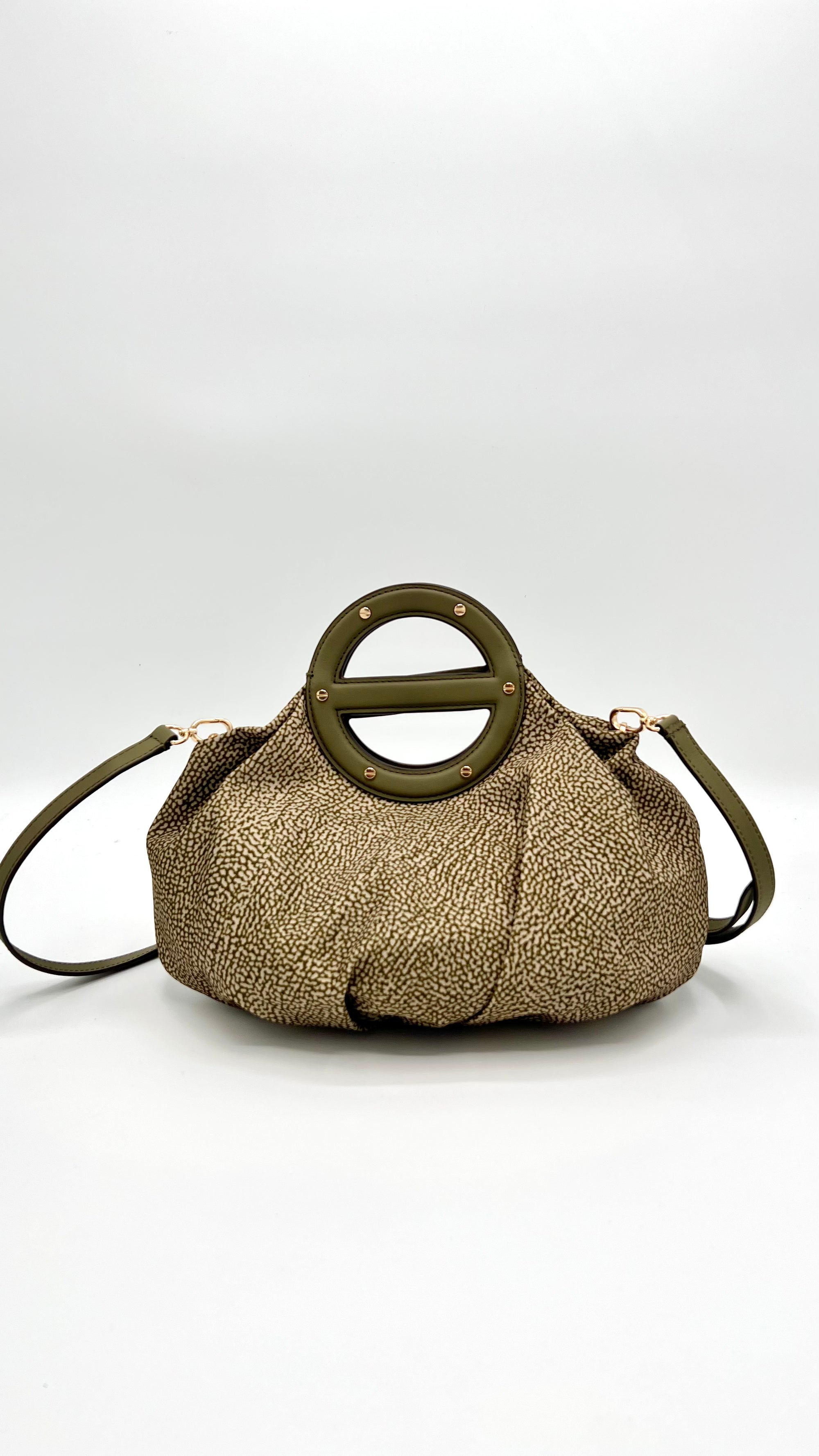 https://admin.shopify.com/store/gulieshop/products/15989763408221#:~:text=https%3A//www.gulieshop.it%20%E2%80%BA%20products%20%E2%80%BA%20borbonese%2Dborsa%2Da%2Dmano%2D91010210ah1