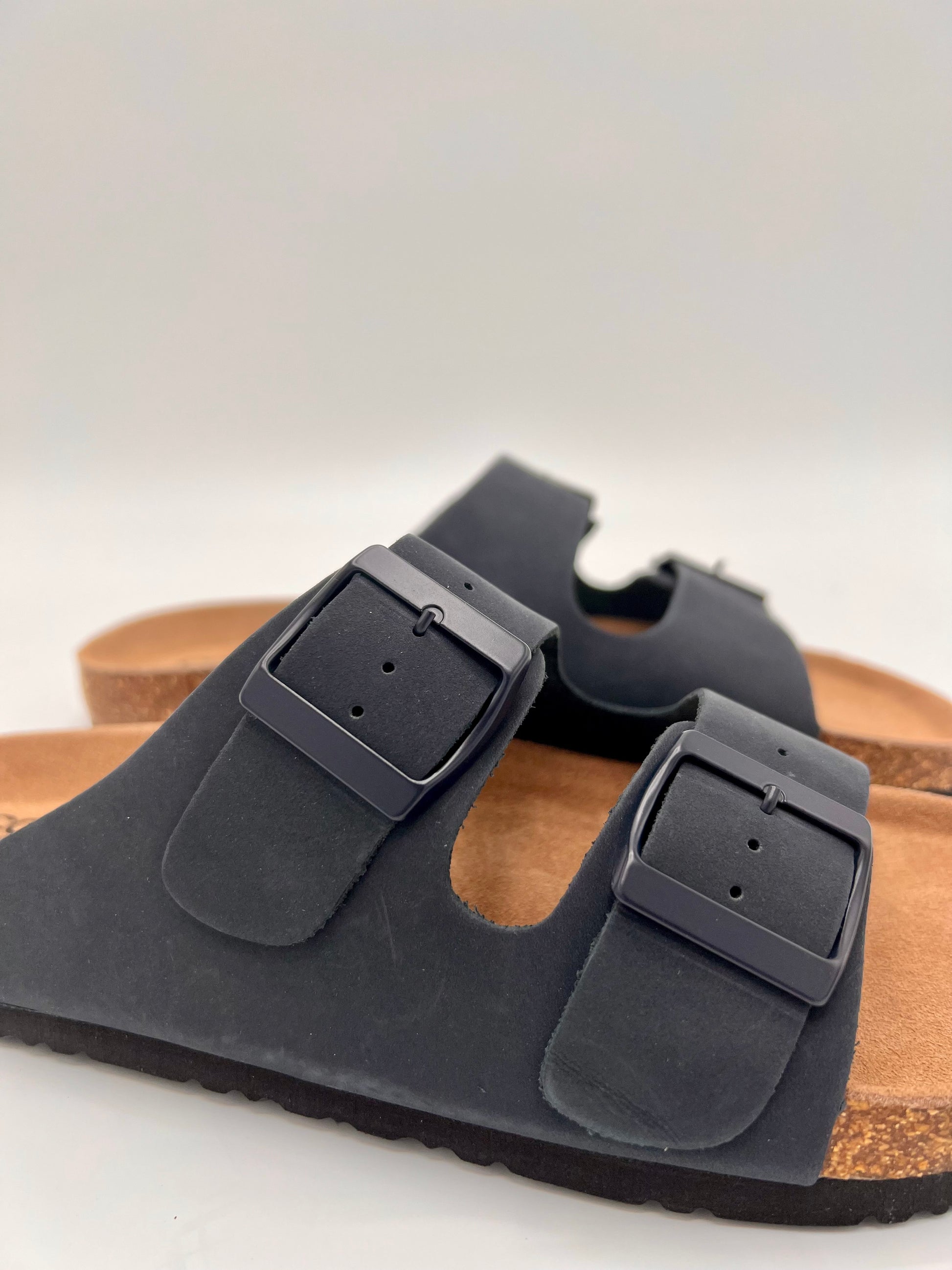 https://admin.shopify.com/store/gulieshop/products/15378813616477#:~:text=https%3A//www.gulieshop.it%20%E2%80%BA%20products%20%E2%80%BA%20colors%2Dof%2Dcalifornia%2Dsandalo%2Din%2Dnabuk%2Dbiom410%2D1