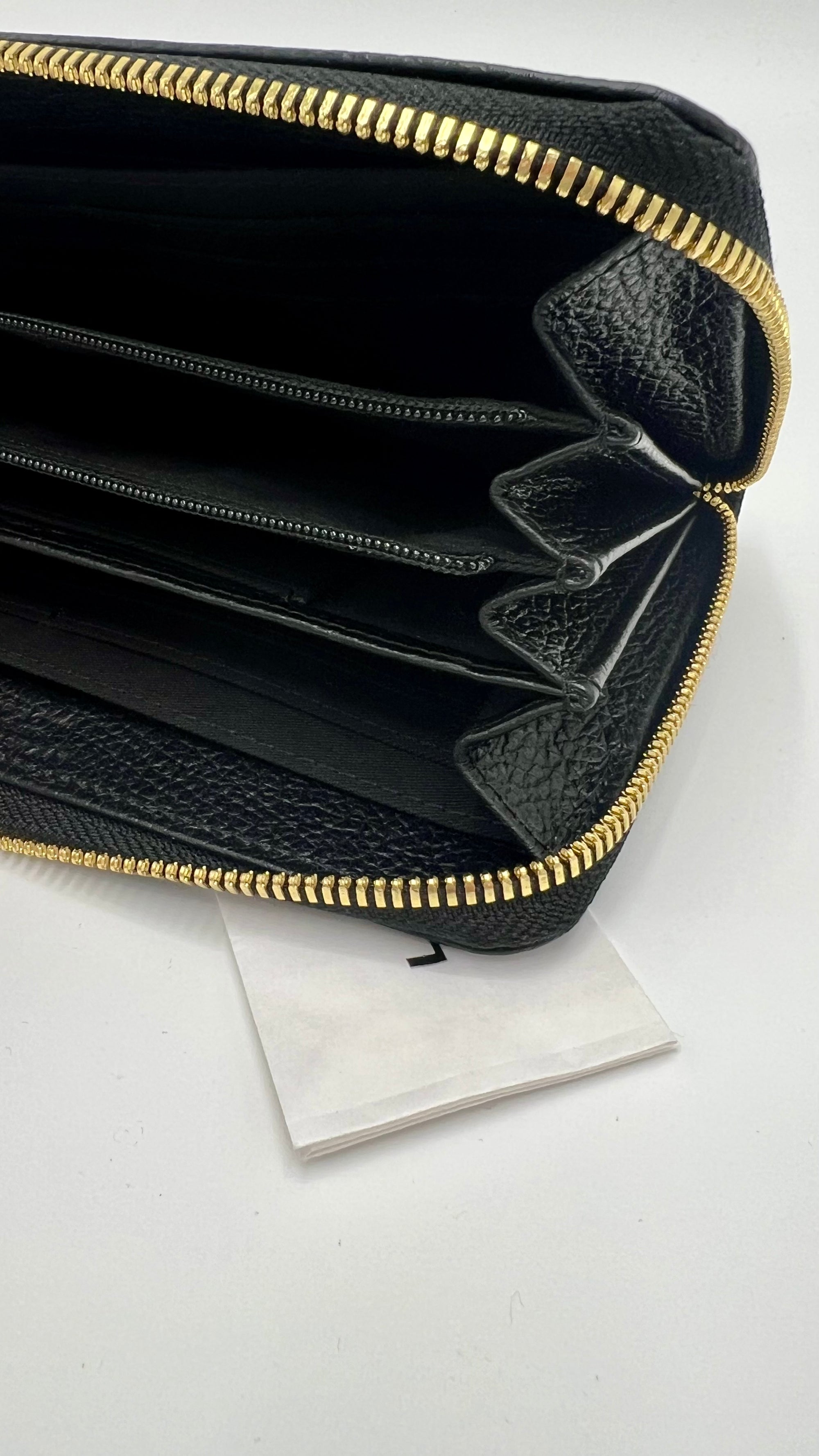 https://admin.shopify.com/store/gulieshop/products/16057010258269#:~:text=https%3A//www.gulieshop.it%20%E2%80%BA%20products%20%E2%80%BA%20l%2Dconti%2Dportafoglio%2Dzip%2Daround%2Ddrew%2Da5wb55