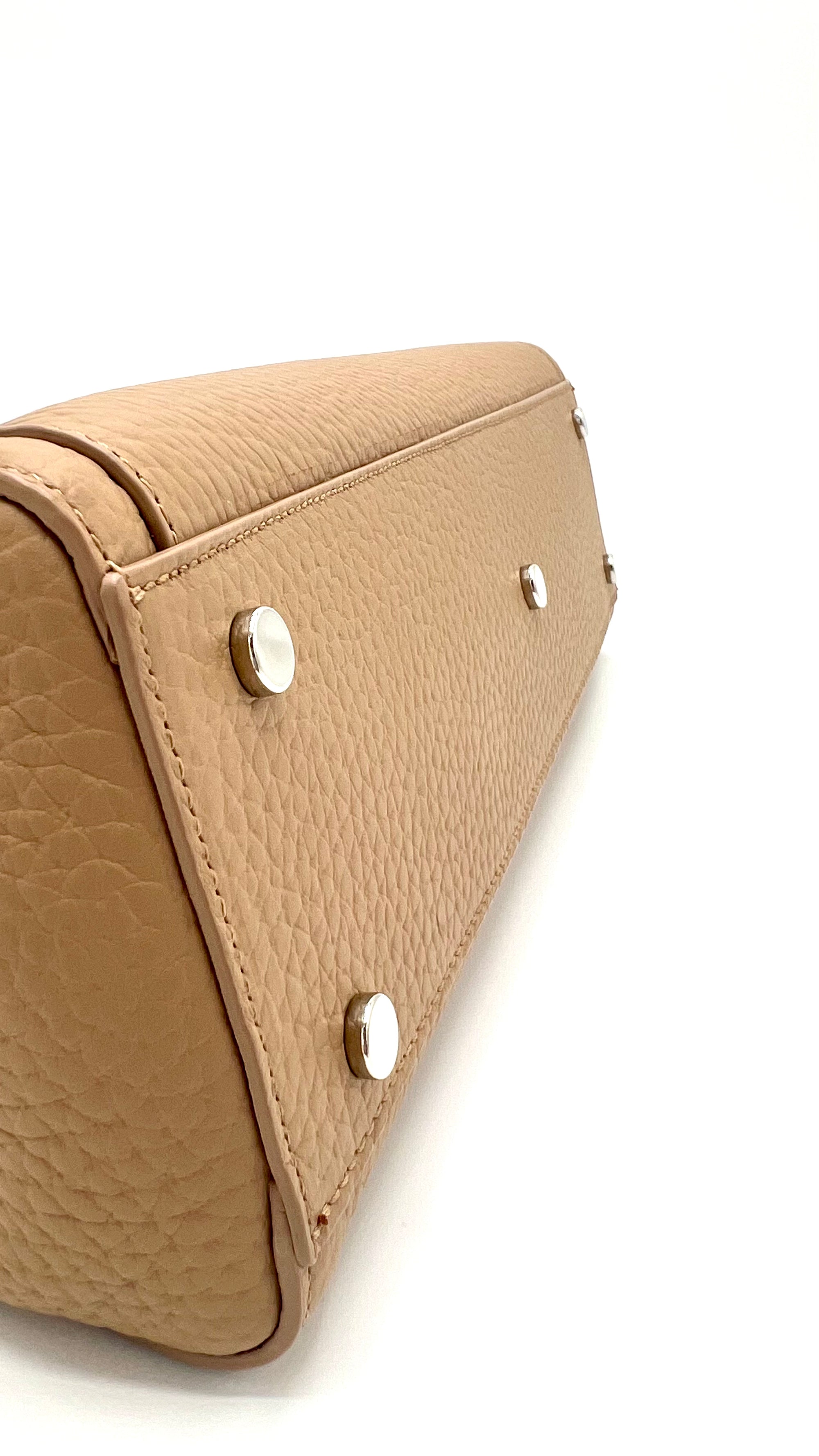 https://admin.shopify.com/store/gulieshop/products/16014680621405