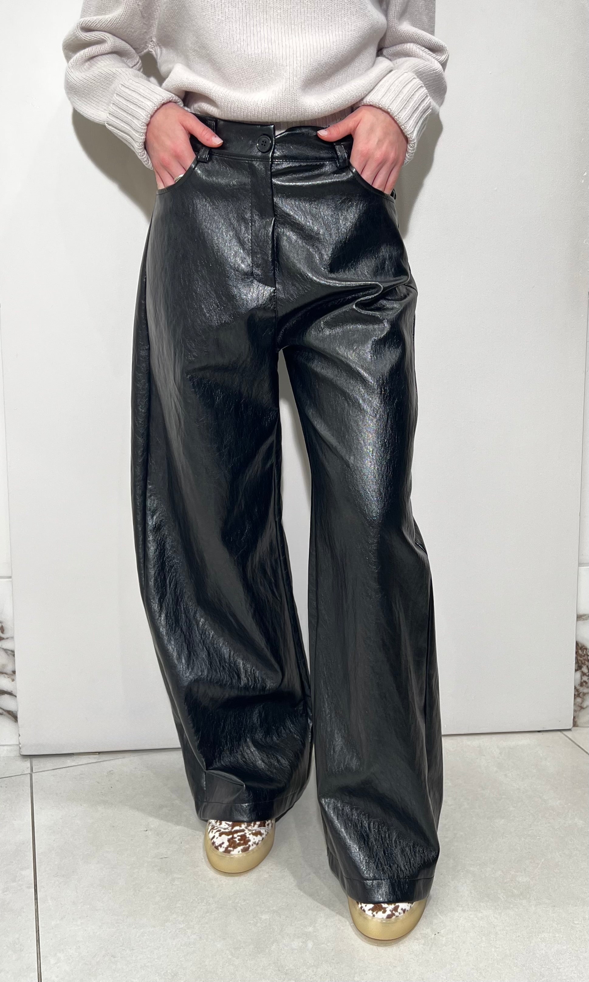 https://admin.shopify.com/store/gulieshop/products/15740343910749#:~:text=https%3A//www.gulieshop.it%20%E2%80%BA%20products%20%E2%80%BA%20tensione%2Din%2Dpantalone%2Din%2Decopelle%2D224155%2Dn