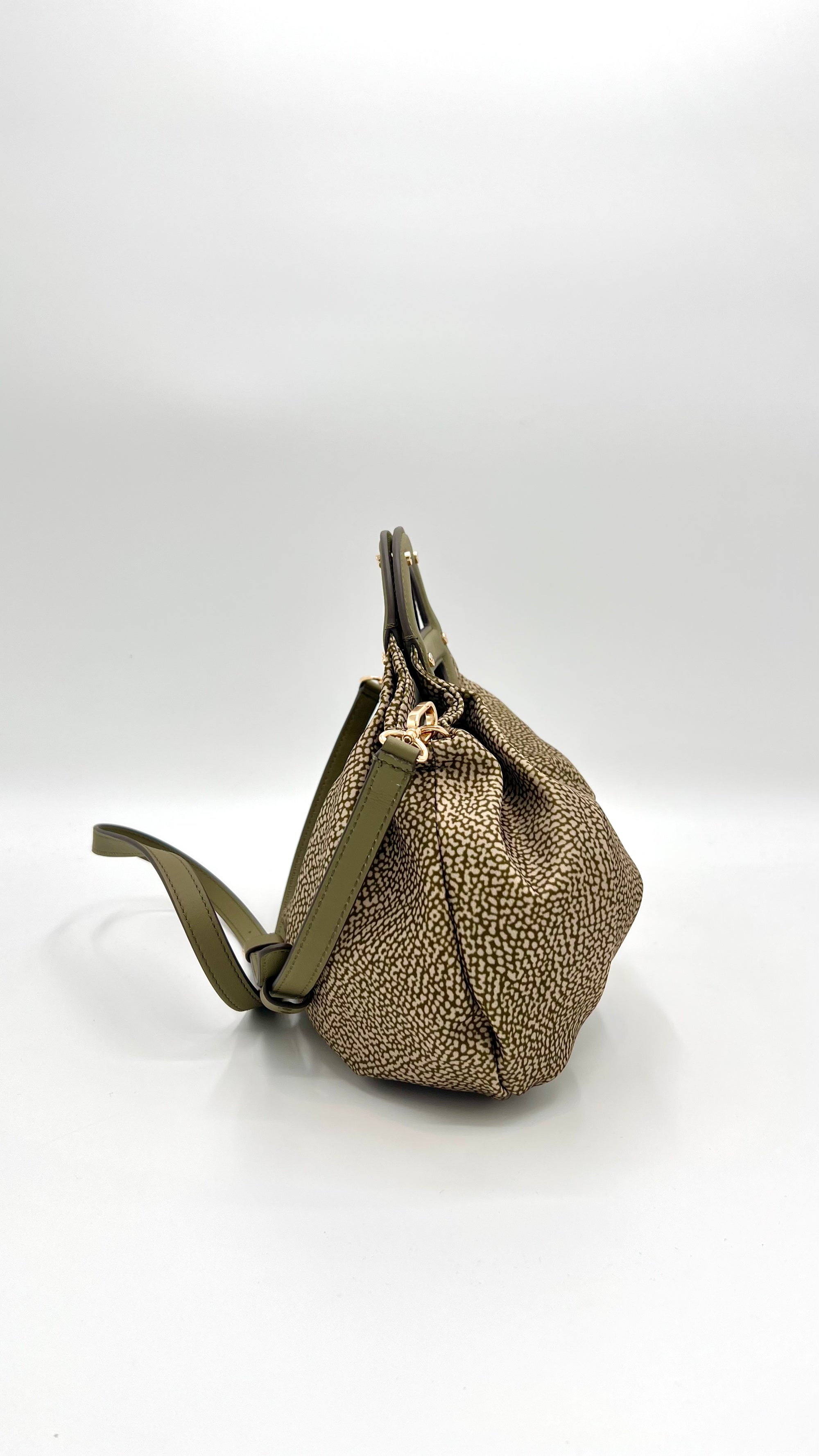 https://admin.shopify.com/store/gulieshop/products/15989763408221#:~:text=https%3A//www.gulieshop.it%20%E2%80%BA%20products%20%E2%80%BA%20borbonese%2Dborsa%2Da%2Dmano%2D91010210ah1