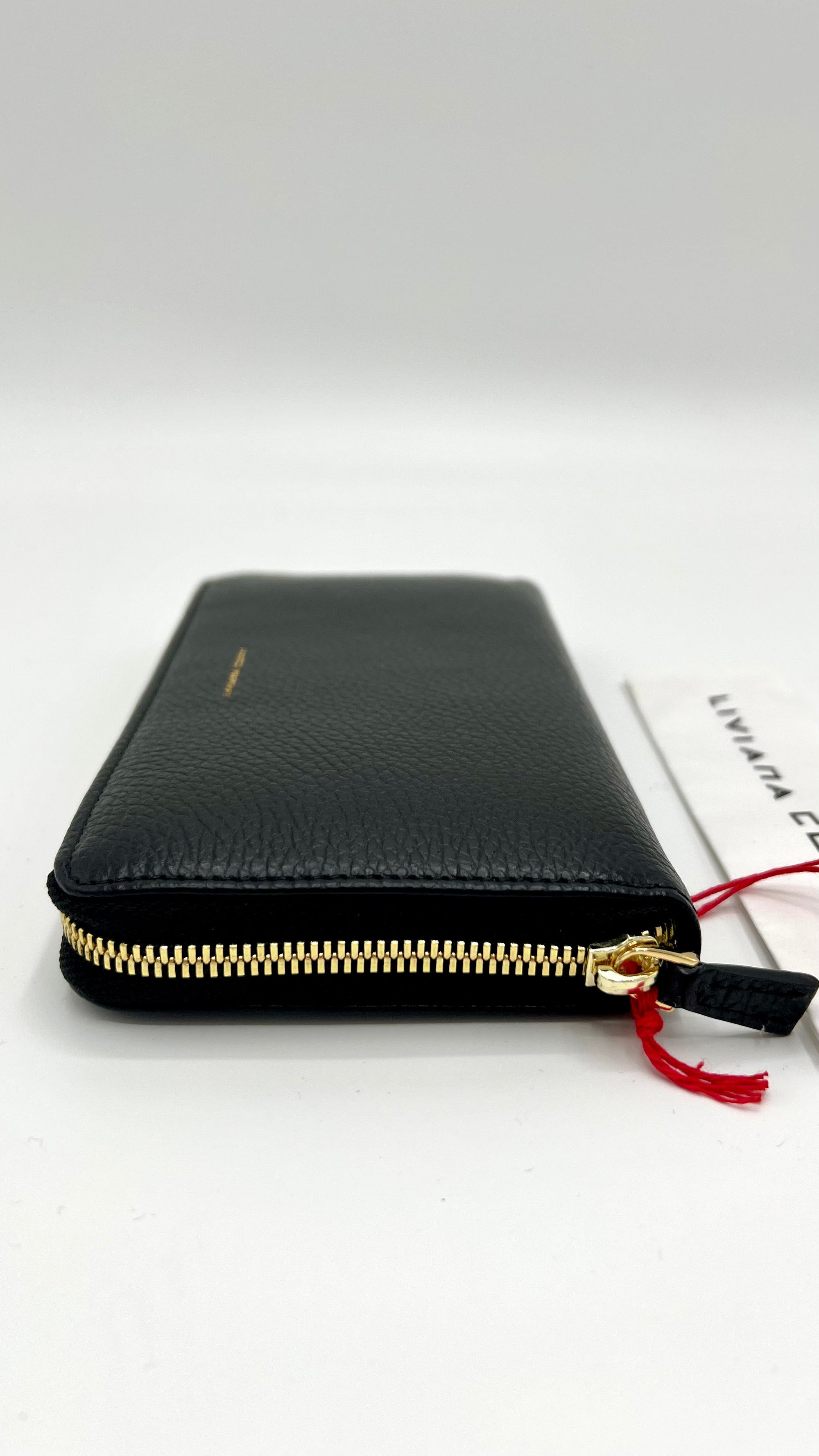 https://admin.shopify.com/store/gulieshop/products/16057010258269#:~:text=https%3A//www.gulieshop.it%20%E2%80%BA%20products%20%E2%80%BA%20l%2Dconti%2Dportafoglio%2Dzip%2Daround%2Ddrew%2Da5wb55