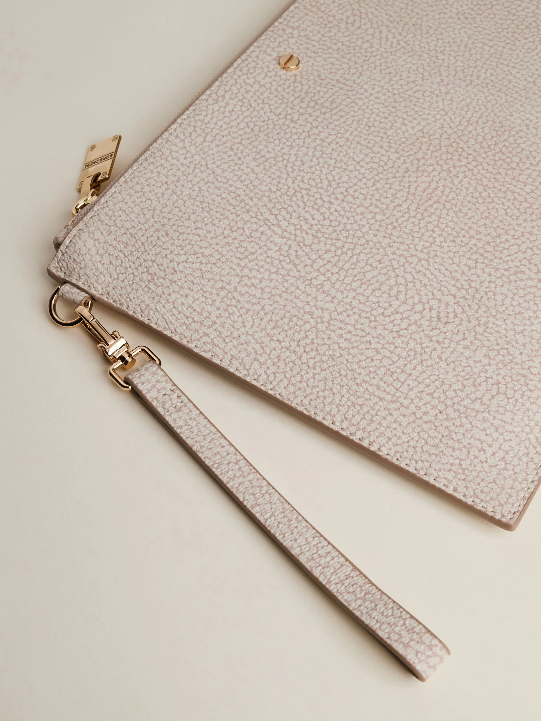 https://admin.shopify.com/store/gulieshop/products/15391808717149#:~:text=https%3A//www.gulieshop.it%20%E2%80%BA%20products%20%E2%80%BA%20borbonese%2Dbusta%2Dpiatta%2Dc%2Dmaniglia%2D902016ar6c75