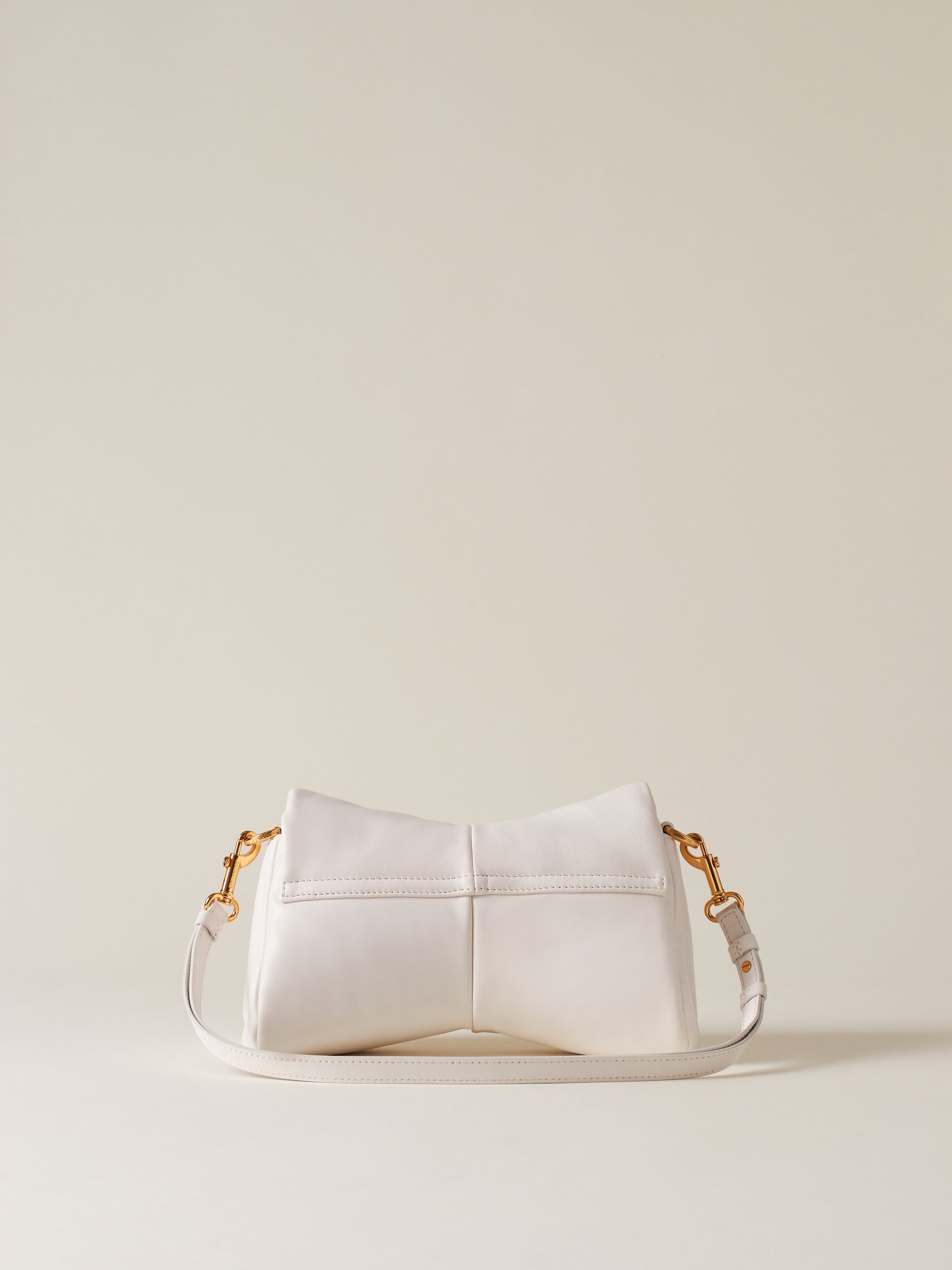 https://admin.shopify.com/store/gulieshop/products/15039631753565#:~:text=https%3A//www.gulieshop.it%20%E2%80%BA%20products%20%E2%80%BA%20borbonese%2Dborsa%2Dcon%2Dtracolla%2Dcoquette%2D91010018al6