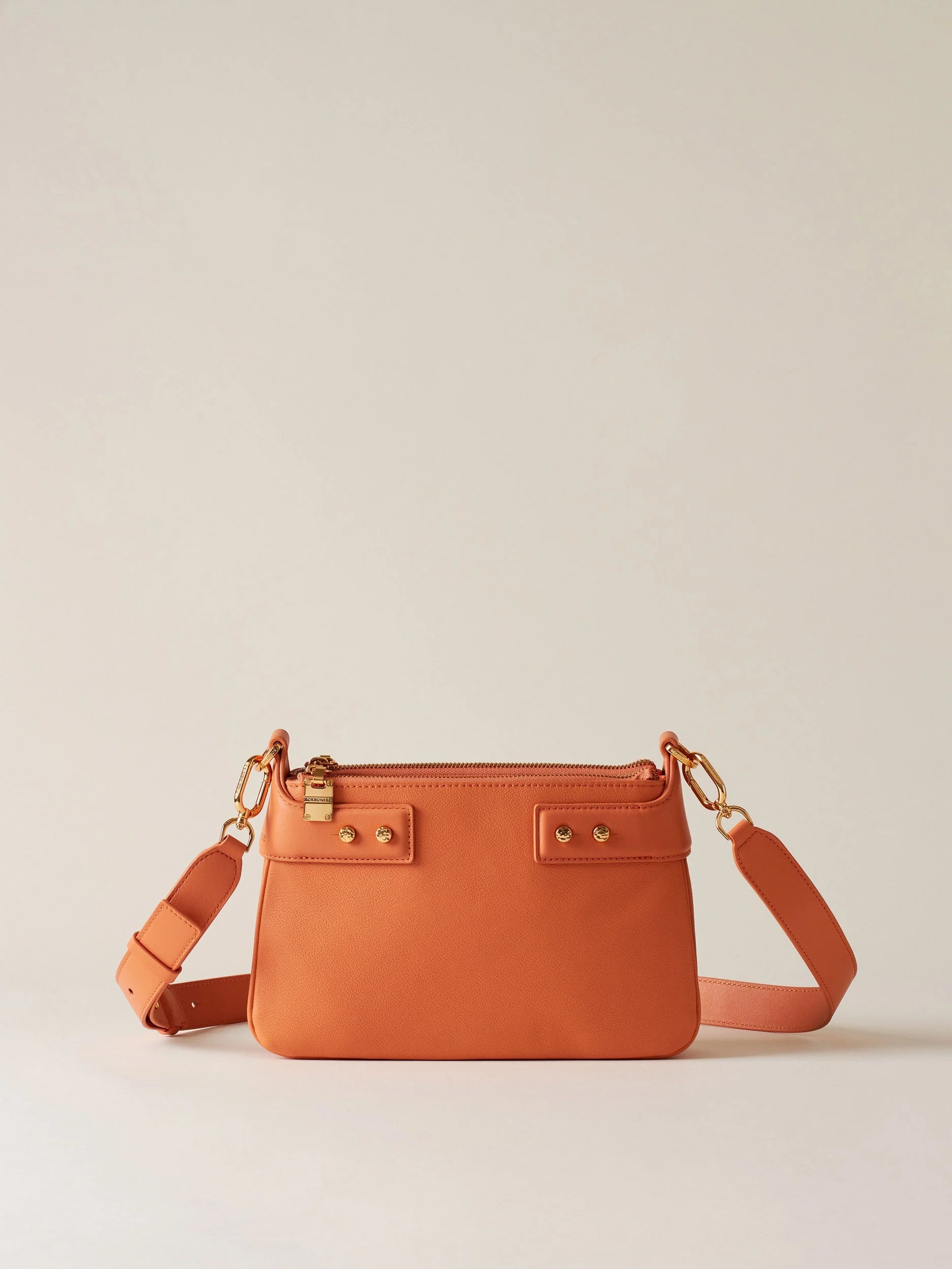 https://admin.shopify.com/store/gulieshop/products/15039632081245#:~:text=https%3A//www.gulieshop.it%20%E2%80%BA%20products%20%E2%80%BA%20borbonese%2Dborsa%2Dcross%2Dover%2Dtrifolder%2D910100300036051