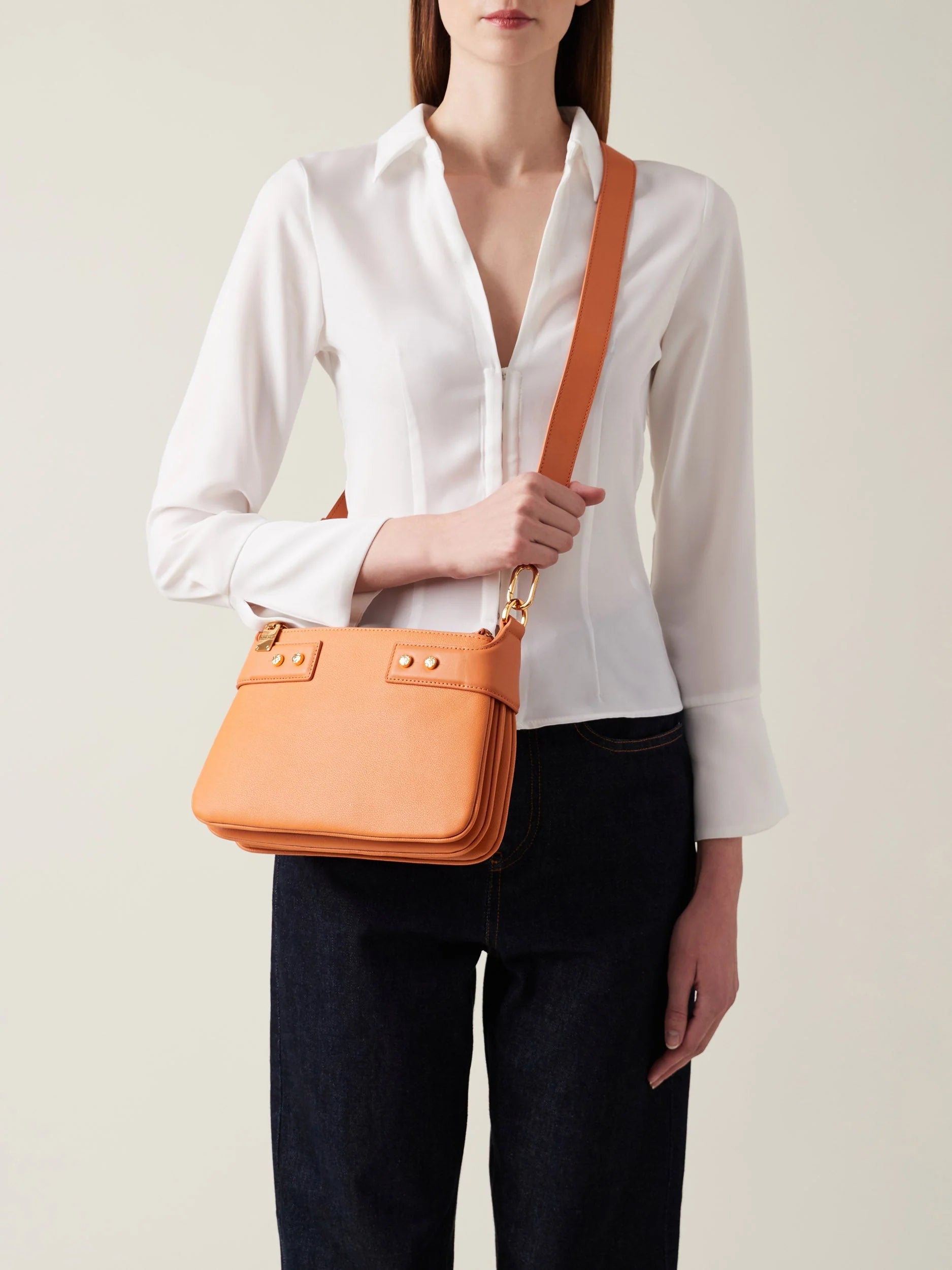 https://admin.shopify.com/store/gulieshop/products/15039632081245#:~:text=https%3A//www.gulieshop.it%20%E2%80%BA%20products%20%E2%80%BA%20borbonese%2Dborsa%2Dcross%2Dover%2Dtrifolder%2D910100300036051