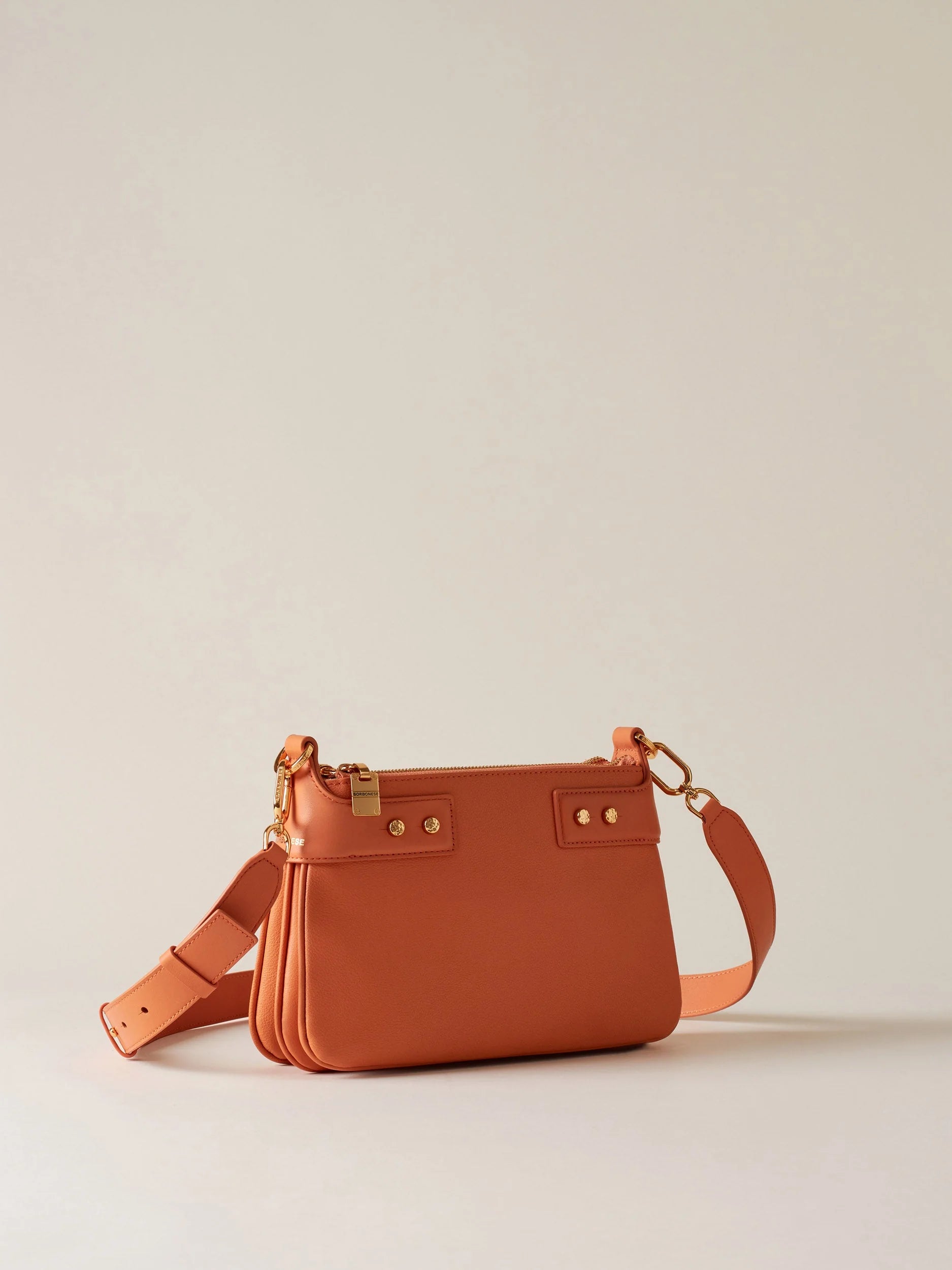 https://admin.shopify.com/store/gulieshop/products/15039632081245#:~:text=https%3A//www.gulieshop.it%20%E2%80%BA%20products%20%E2%80%BA%20borbonese%2Dborsa%2Dcross%2Dover%2Dtrifolder%2D910100300036051