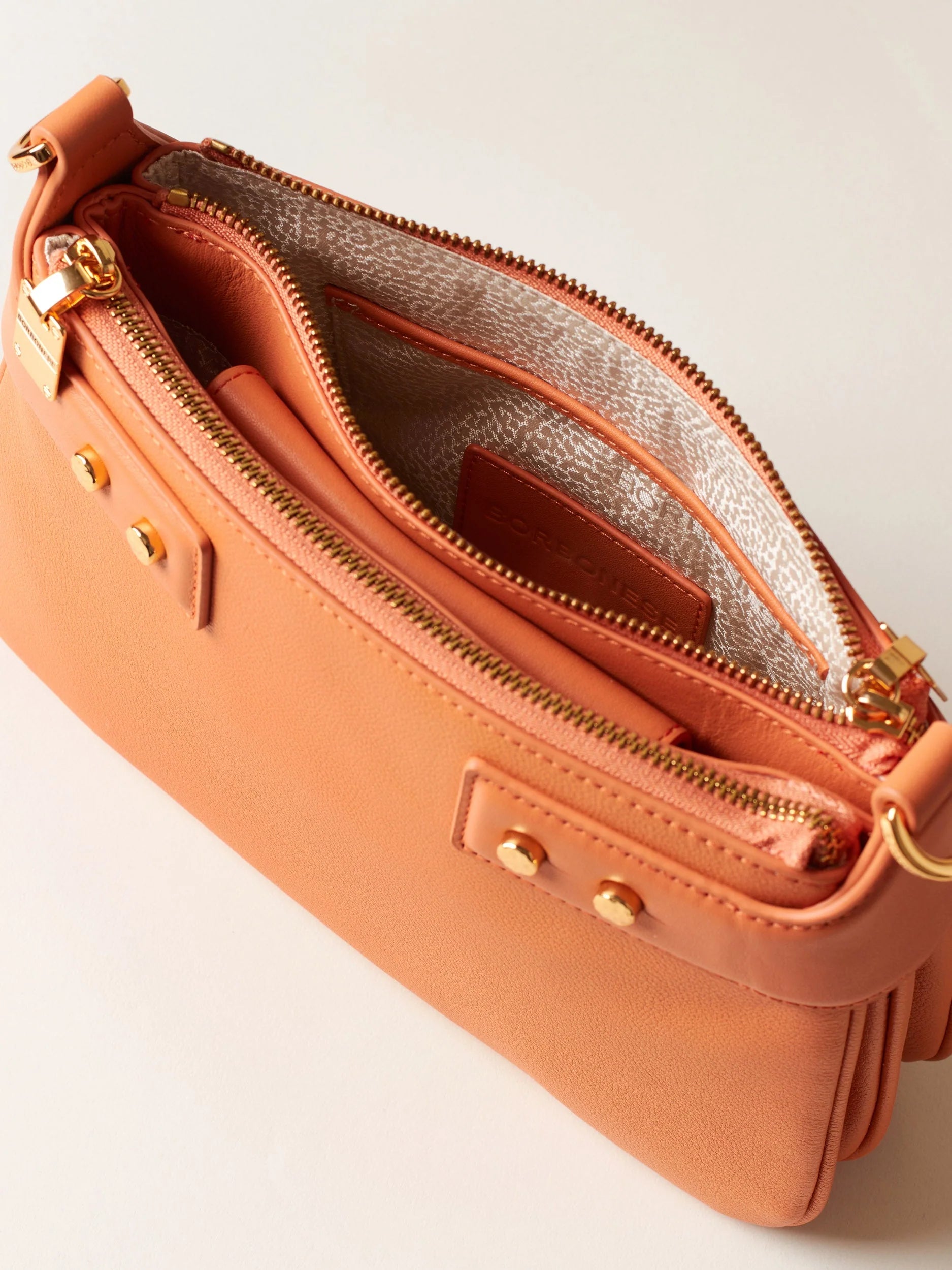 https://admin.shopify.com/store/gulieshop/products/15039632081245#:~:text=https%3A//www.gulieshop.it%20%E2%80%BA%20products%20%E2%80%BA%20borbonese%2Dborsa%2Dcross%2Dover%2Dtrifolder%2D910100300036051