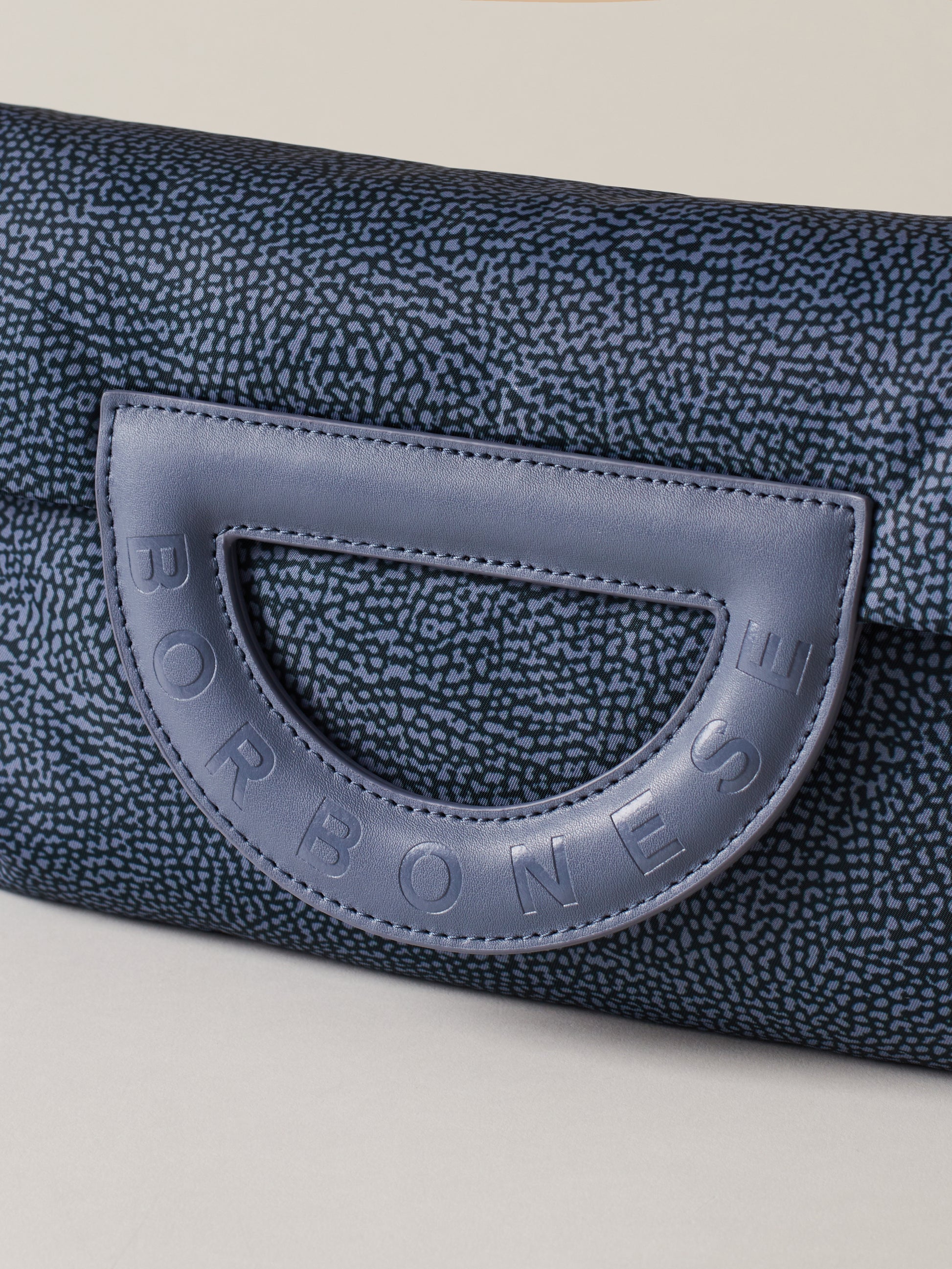 https://admin.shopify.com/store/gulieshop/products/15269743034717#:~:text=https%3A//www.gulieshop.it%20%E2%80%BA%20products%20%E2%80%BA%20borbonese%2Dborsa%2Dpiatta%2Dcon%2Dtracolla%2D91010047i15%2D2