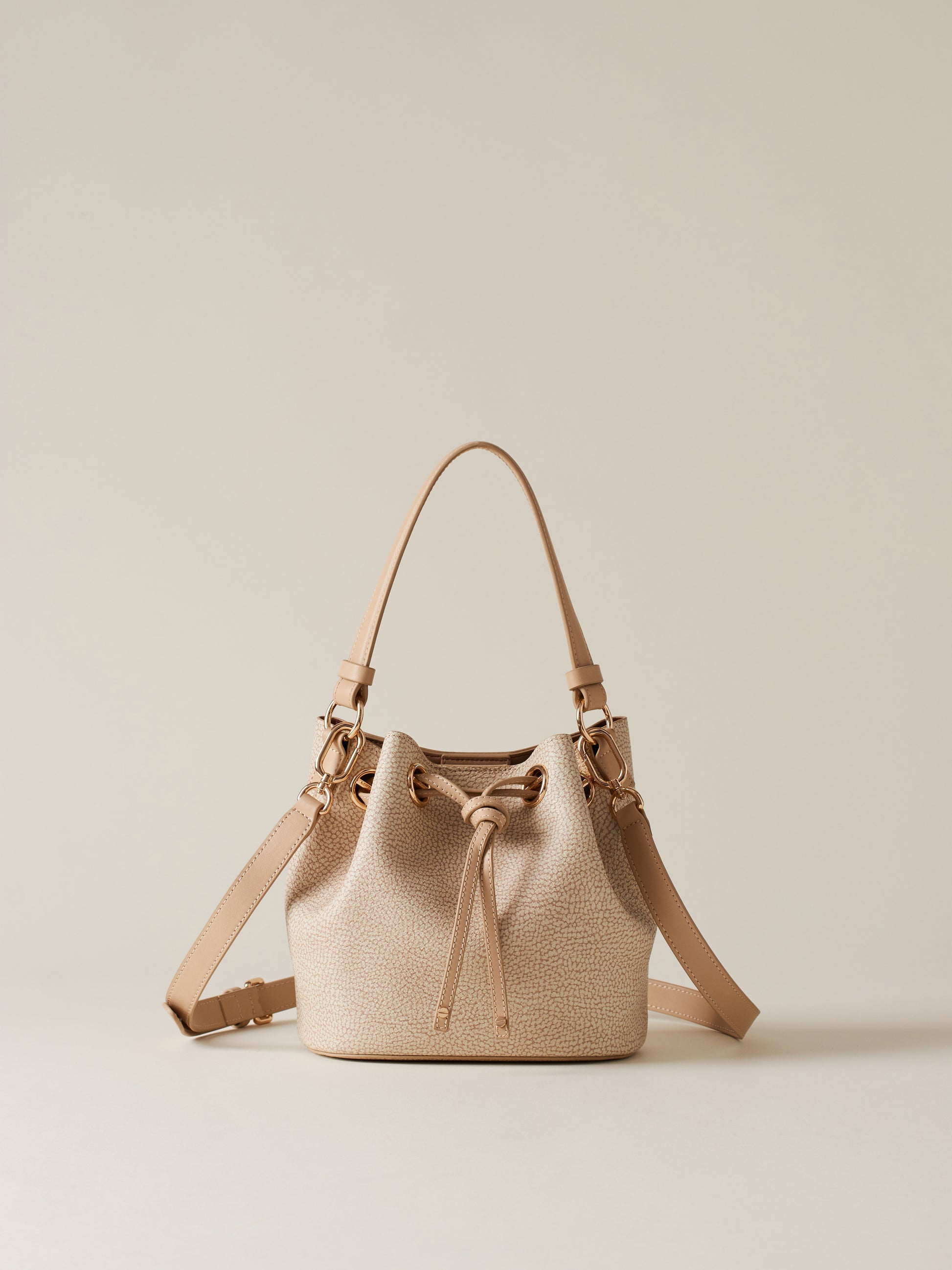 https://admin.shopify.com/store/gulieshop/products/15269744214365#:~:text=https%3A//www.gulieshop.it%20%E2%80%BA%20products%20%E2%80%BA%20borbonese%2Dborsa%2Dsecchiello%2D910100570022