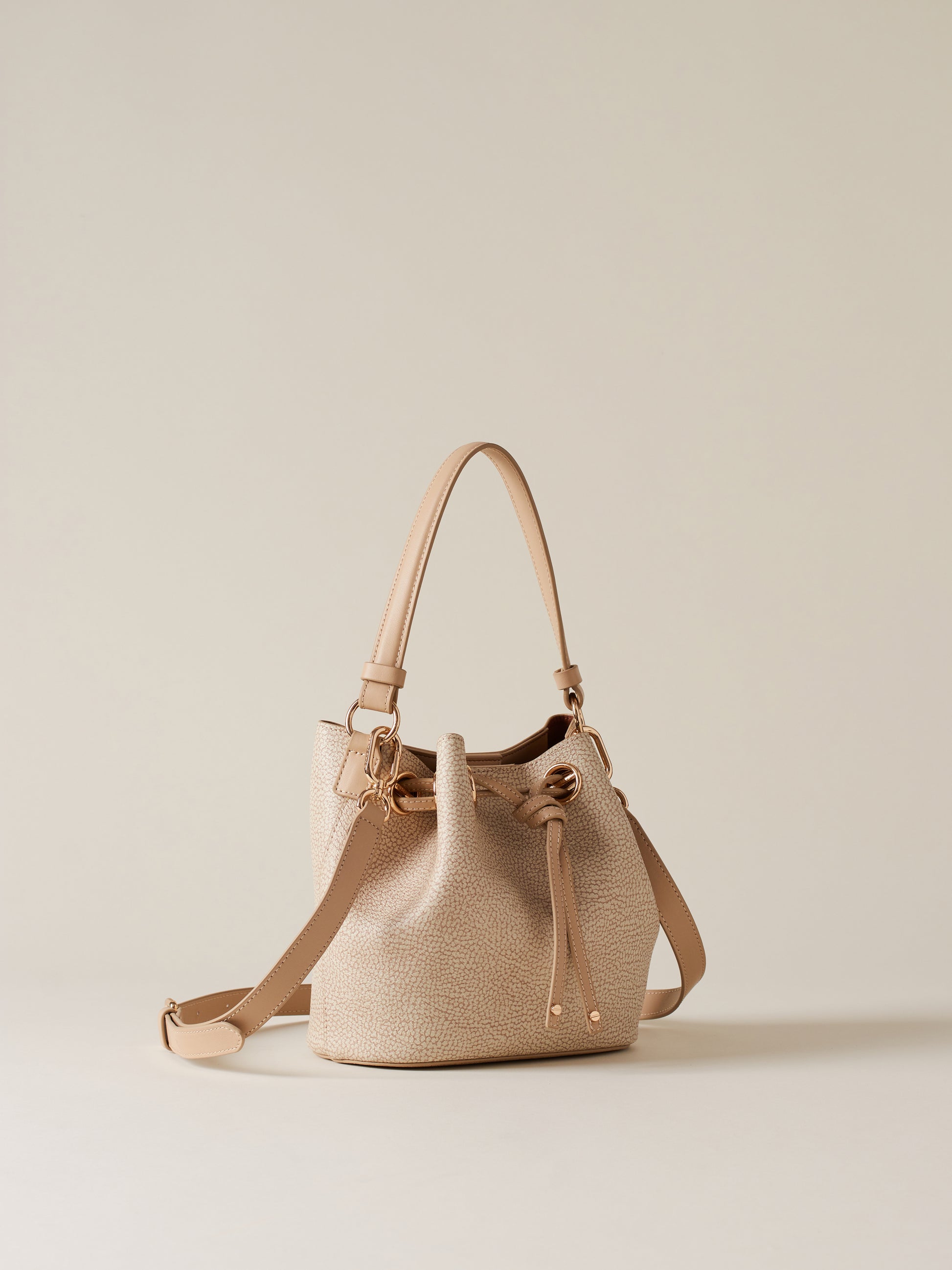 https://admin.shopify.com/store/gulieshop/products/15269744214365#:~:text=https%3A//www.gulieshop.it%20%E2%80%BA%20products%20%E2%80%BA%20borbonese%2Dborsa%2Dsecchiello%2D910100570022