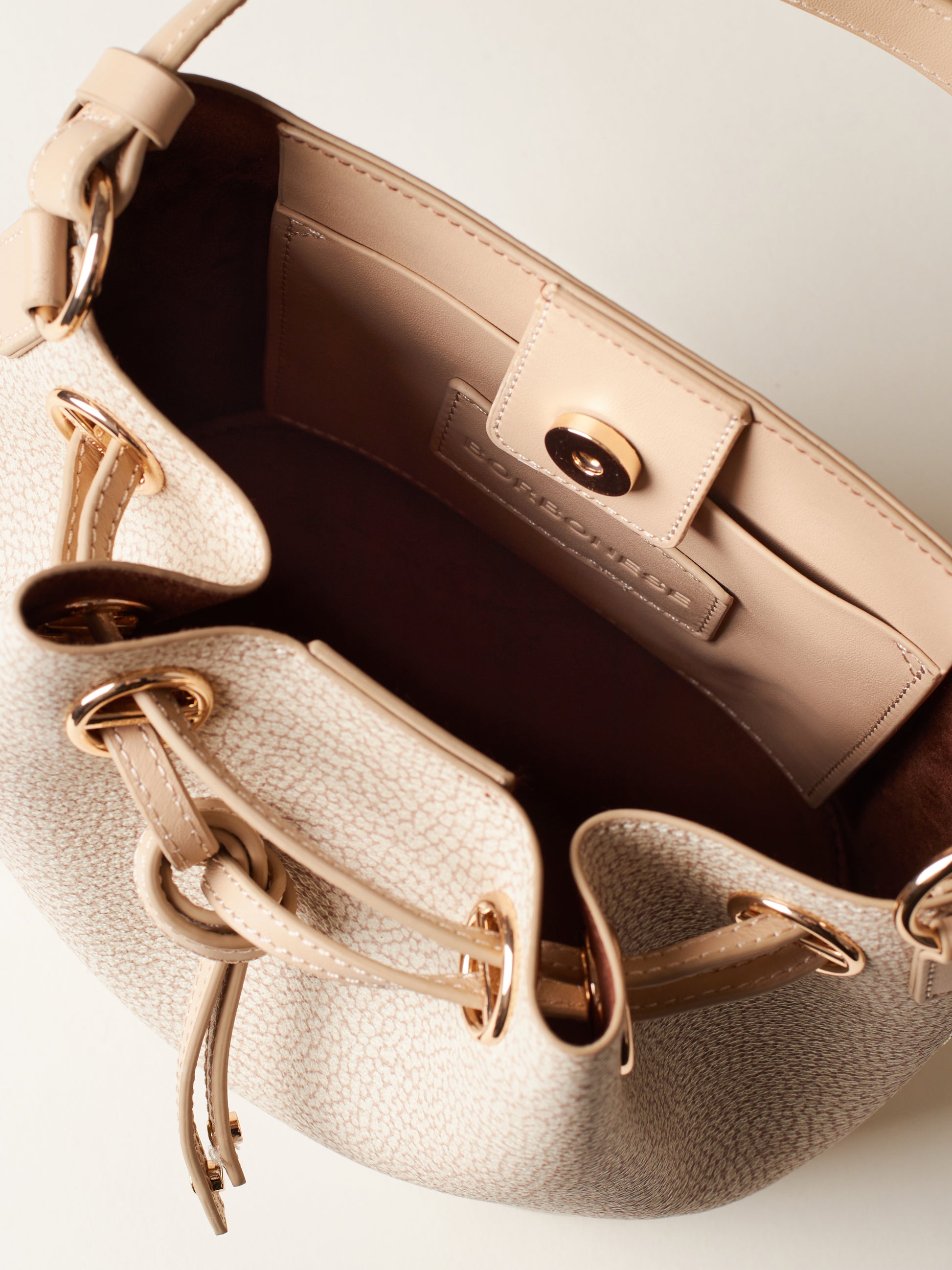 https://admin.shopify.com/store/gulieshop/products/15269744214365#:~:text=https%3A//www.gulieshop.it%20%E2%80%BA%20products%20%E2%80%BA%20borbonese%2Dborsa%2Dsecchiello%2D910100570022