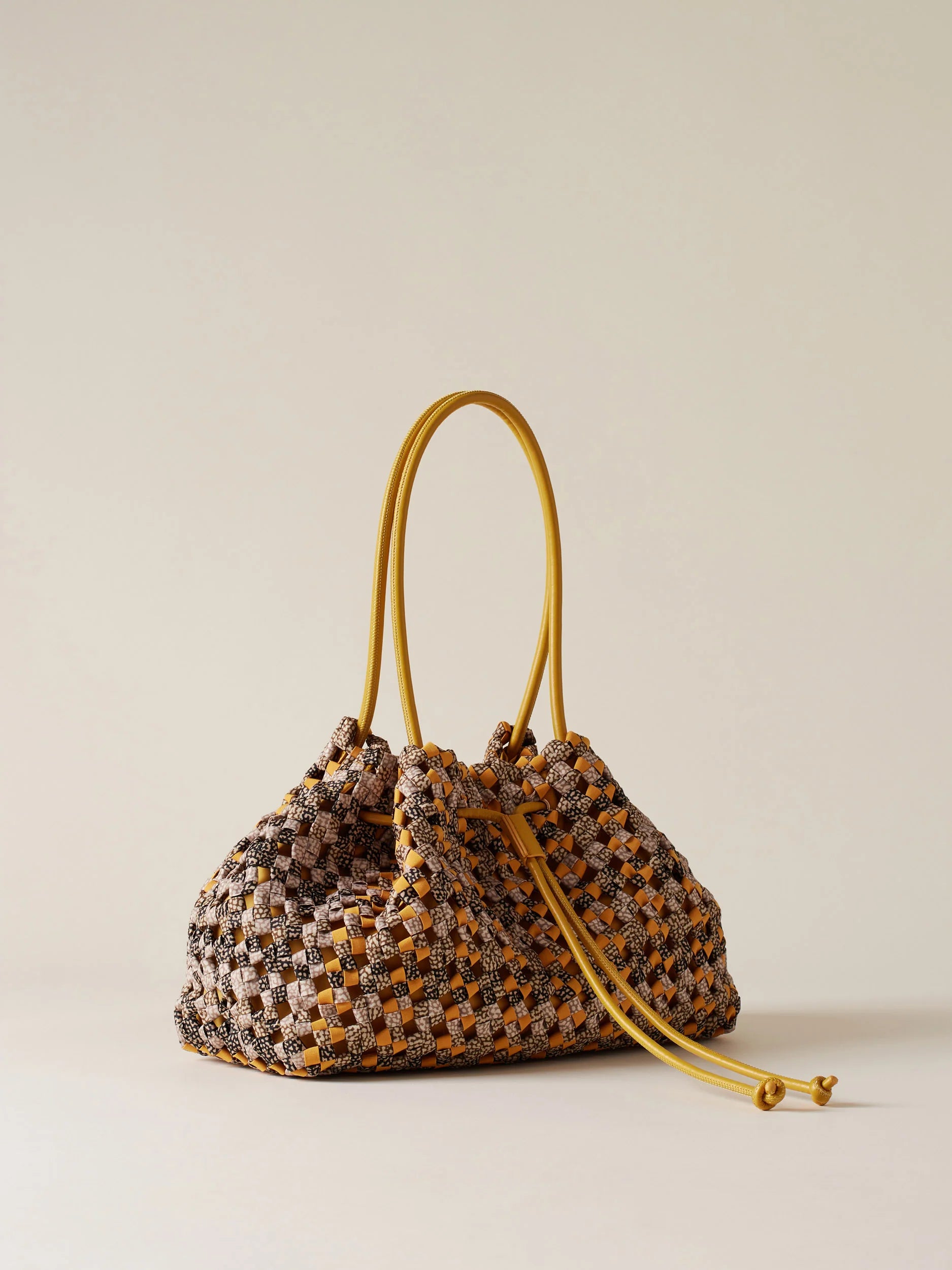 https://admin.shopify.com/store/gulieshop/products/15989764391261#:~:text=https%3A//www.gulieshop.it%20%E2%80%BA%20products%20%E2%80%BA%20borbonese%2Dborsa%2Dshopping%2Dcon%2Dlavorazione%2Da%2Dintreccio%2D910101910190