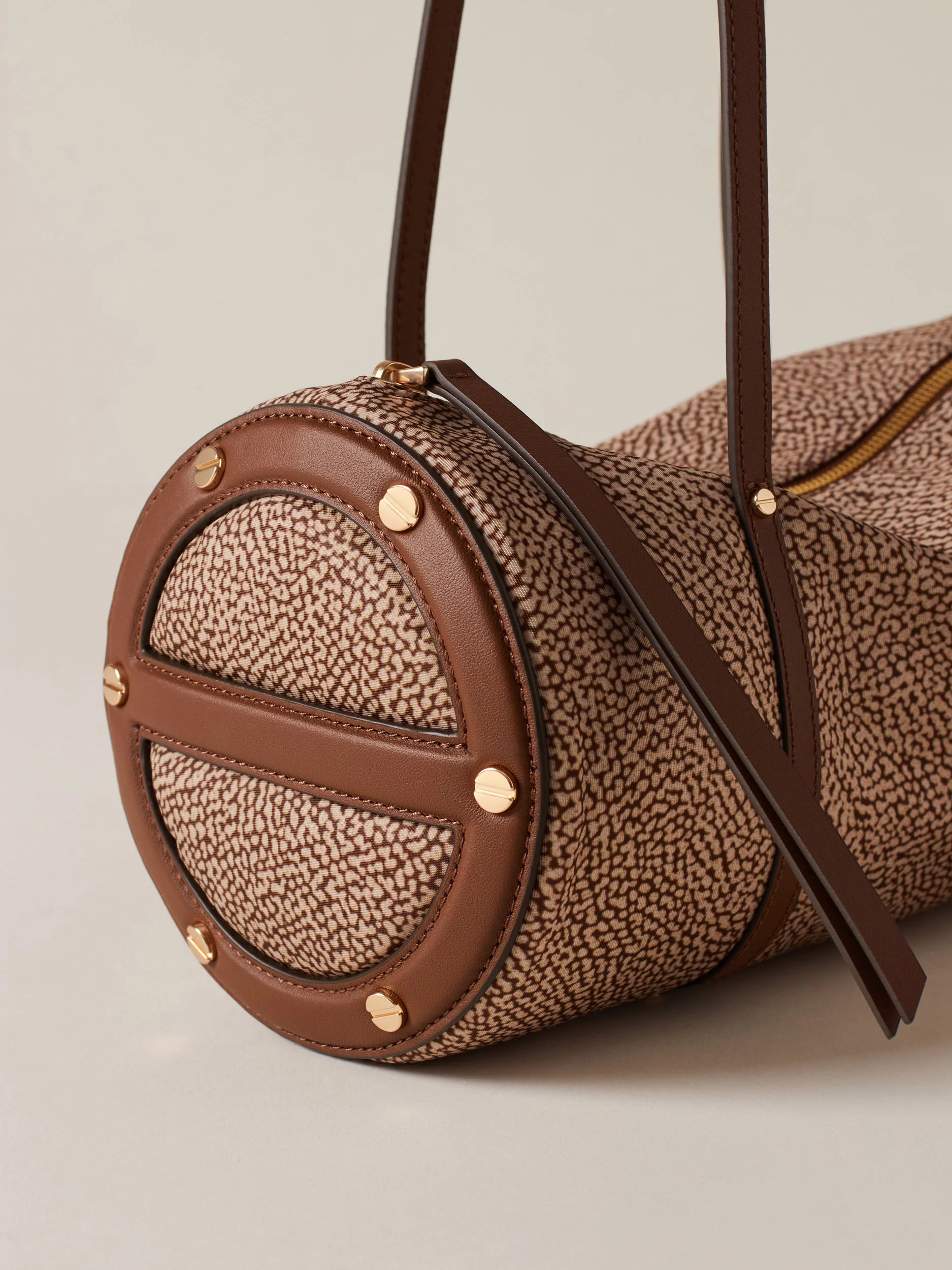 https://admin.shopify.com/store/gulieshop/products/15875904897373#:~:text=https%3A//www.gulieshop.it%20%E2%80%BA%20products%20%E2%80%BA%20borbonese%2Dborsa%2Dbauletto%2Dm%2D91010209ah1