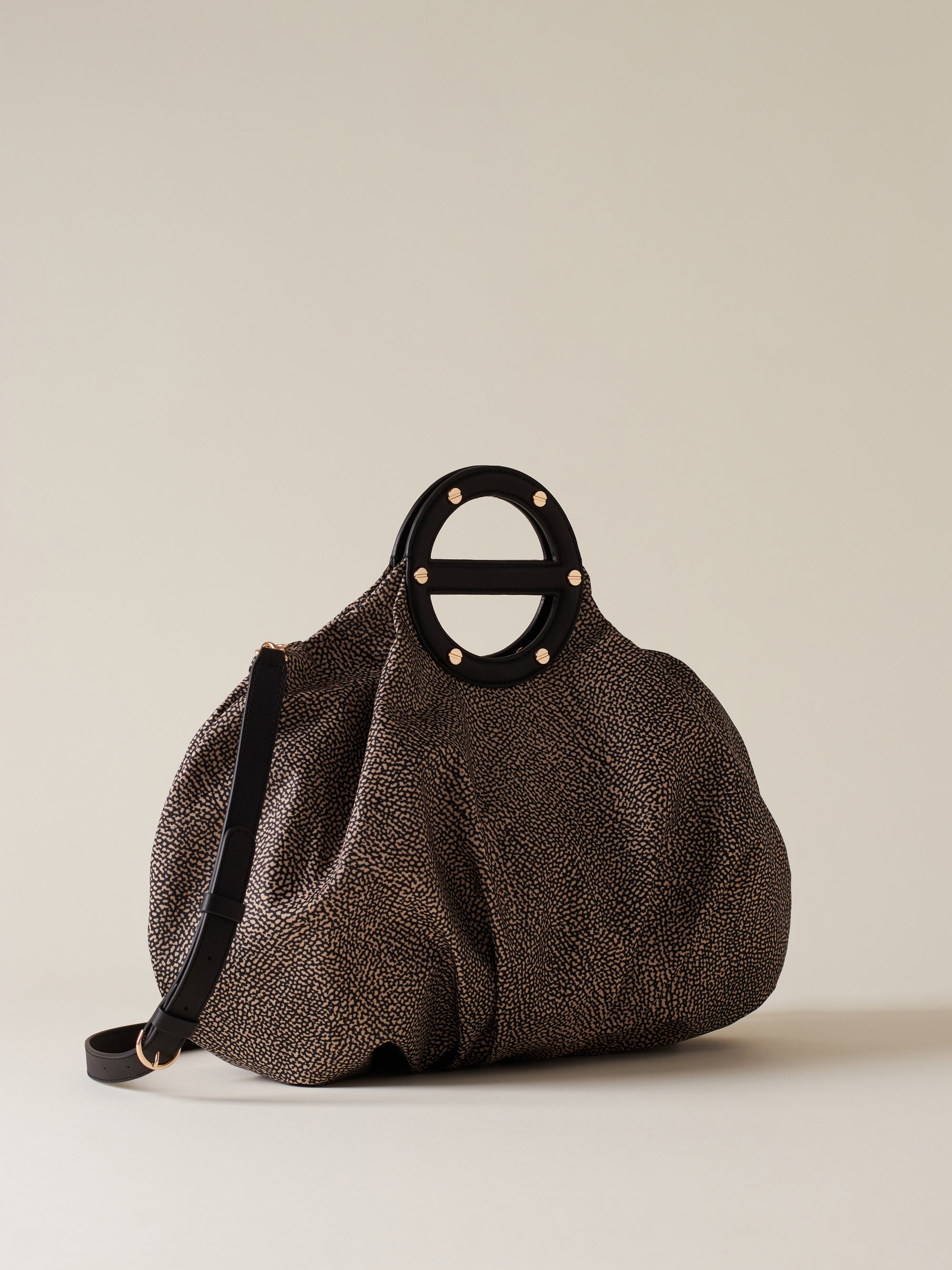 https://admin.shopify.com/store/gulieshop/products/15875905061213#:~:text=https%3A//www.gulieshop.it%20%E2%80%BA%20products%20%E2%80%BA%20borbonese%2Dborsa%2Da%2Dmano%2Dm%2D91010211ah1