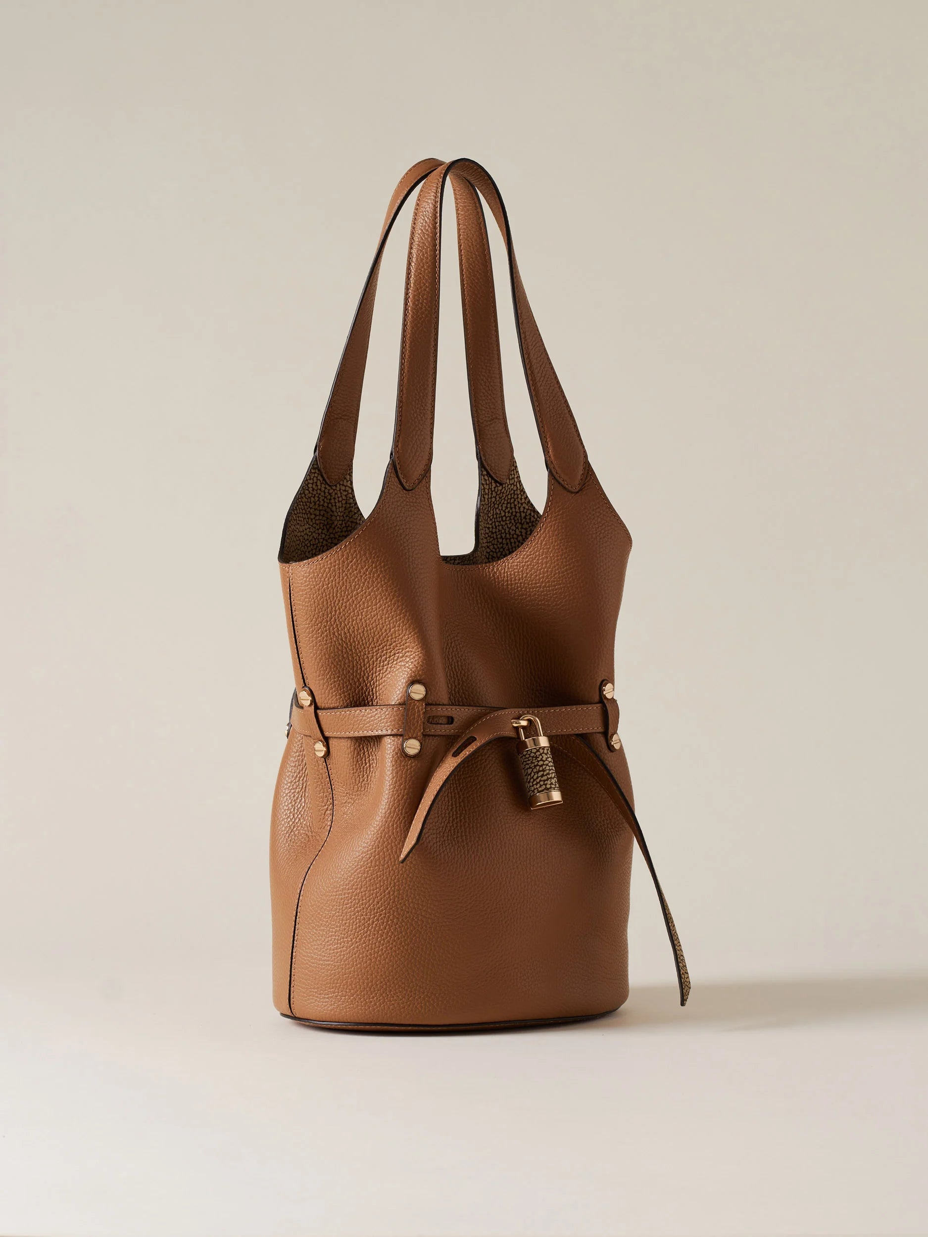 https://admin.shopify.com/store/gulieshop/products/15875905552733#:~:text=https%3A//www.gulieshop.it%20%E2%80%BA%20products%20%E2%80%BA%20borbonese%2Dborsa%2Dsecchiello%2Dpremiere%2D910102710196