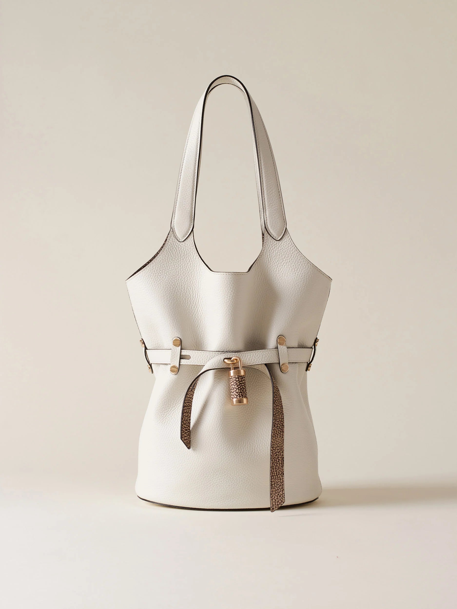 https://admin.shopify.com/store/gulieshop/products/15989763899741#:~:text=https%3A//www.gulieshop.it%20%E2%80%BA%20products%20%E2%80%BA%20borbonese%2Dborsa%2Dsecchiello%2Dpremiere%2D910102710197
