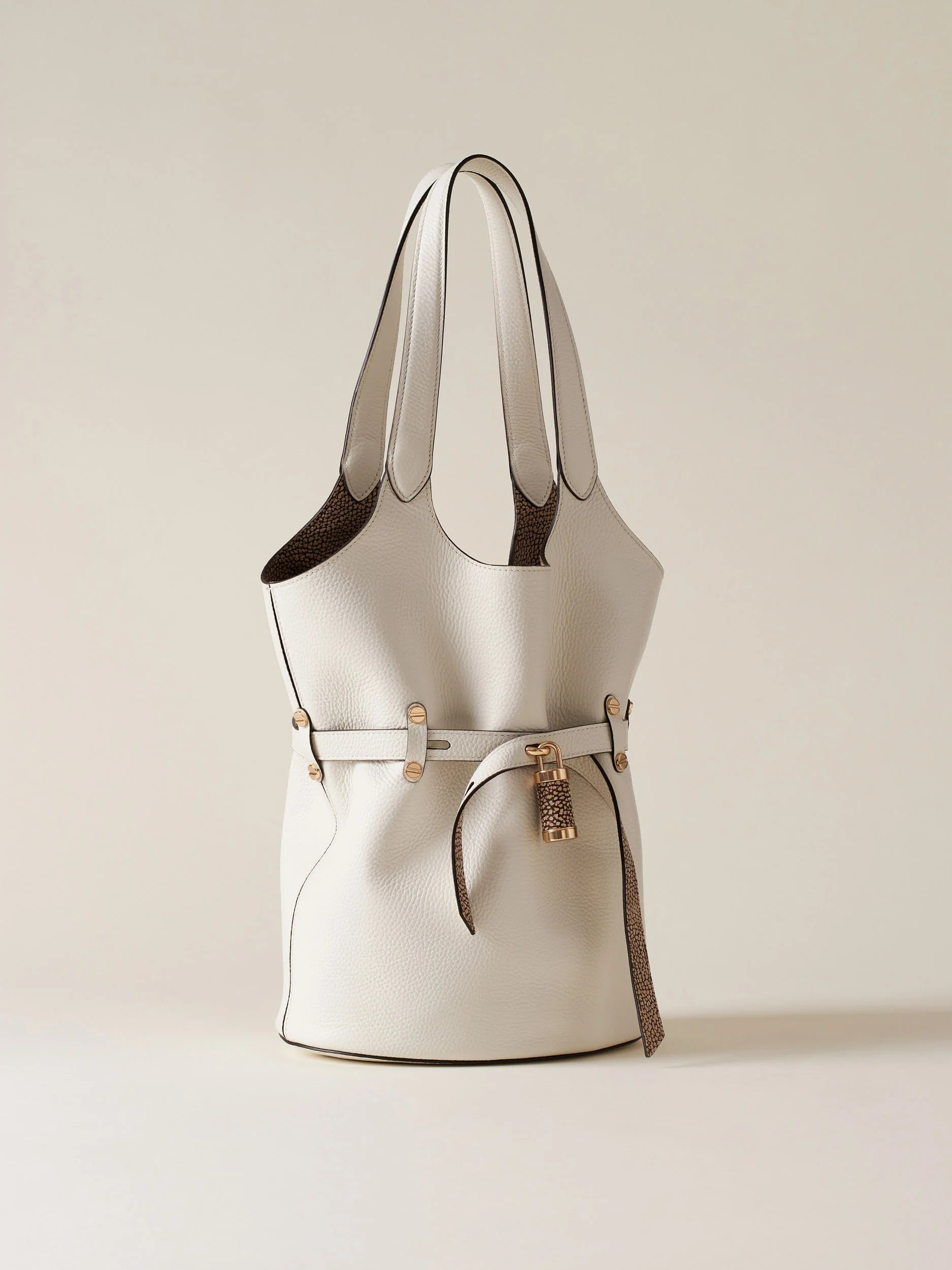 https://admin.shopify.com/store/gulieshop/products/15989763899741#:~:text=https%3A//www.gulieshop.it%20%E2%80%BA%20products%20%E2%80%BA%20borbonese%2Dborsa%2Dsecchiello%2Dpremiere%2D910102710197