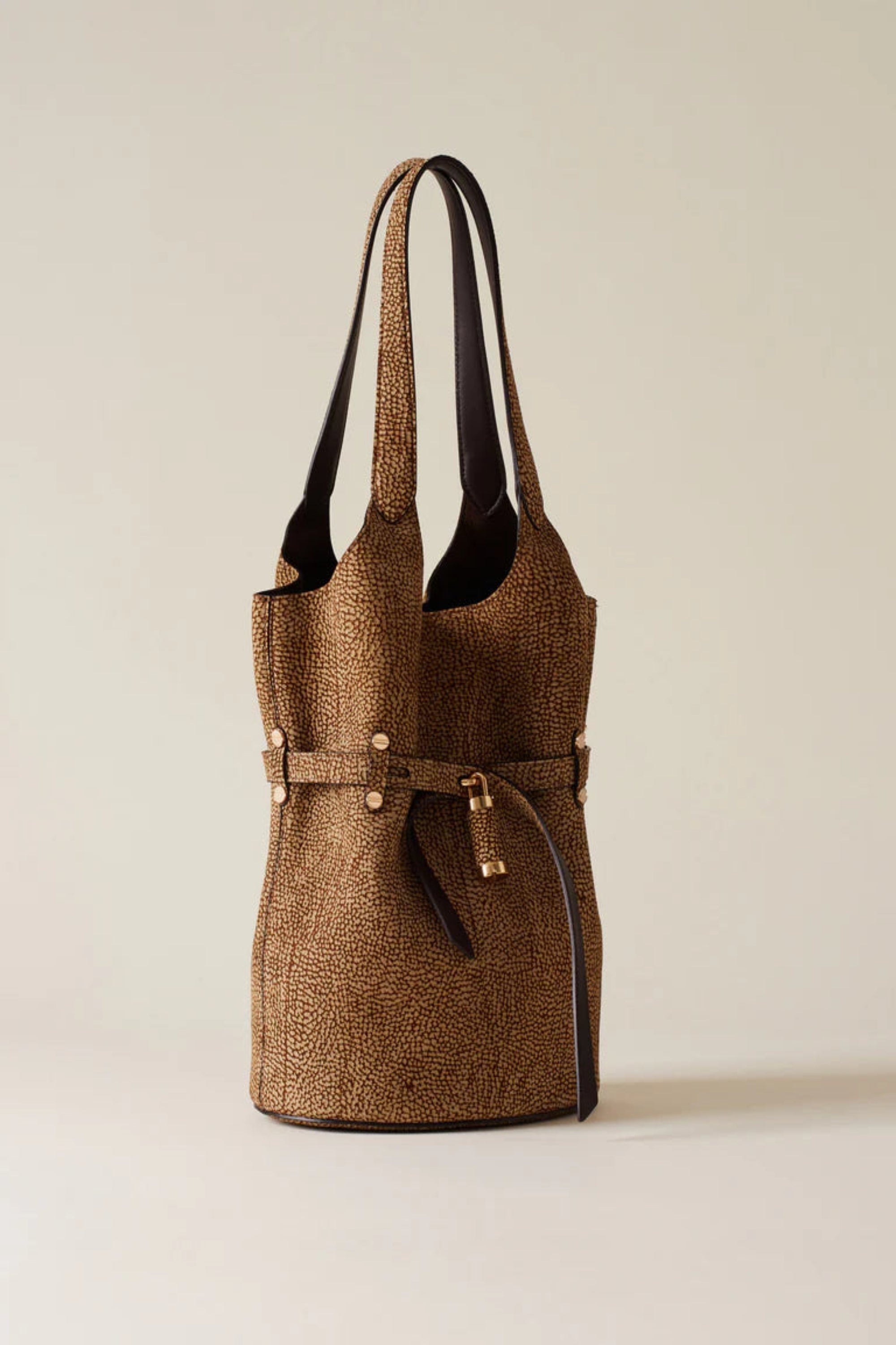 https://admin.shopify.com/store/gulieshop/products/15875905618269#:~:text=https%3A//www.gulieshop.it%20%E2%80%BA%20products%20%E2%80%BA%20borbonese%2Dborsa%2Dsecchiello%2Dpremiere%2D91010271619