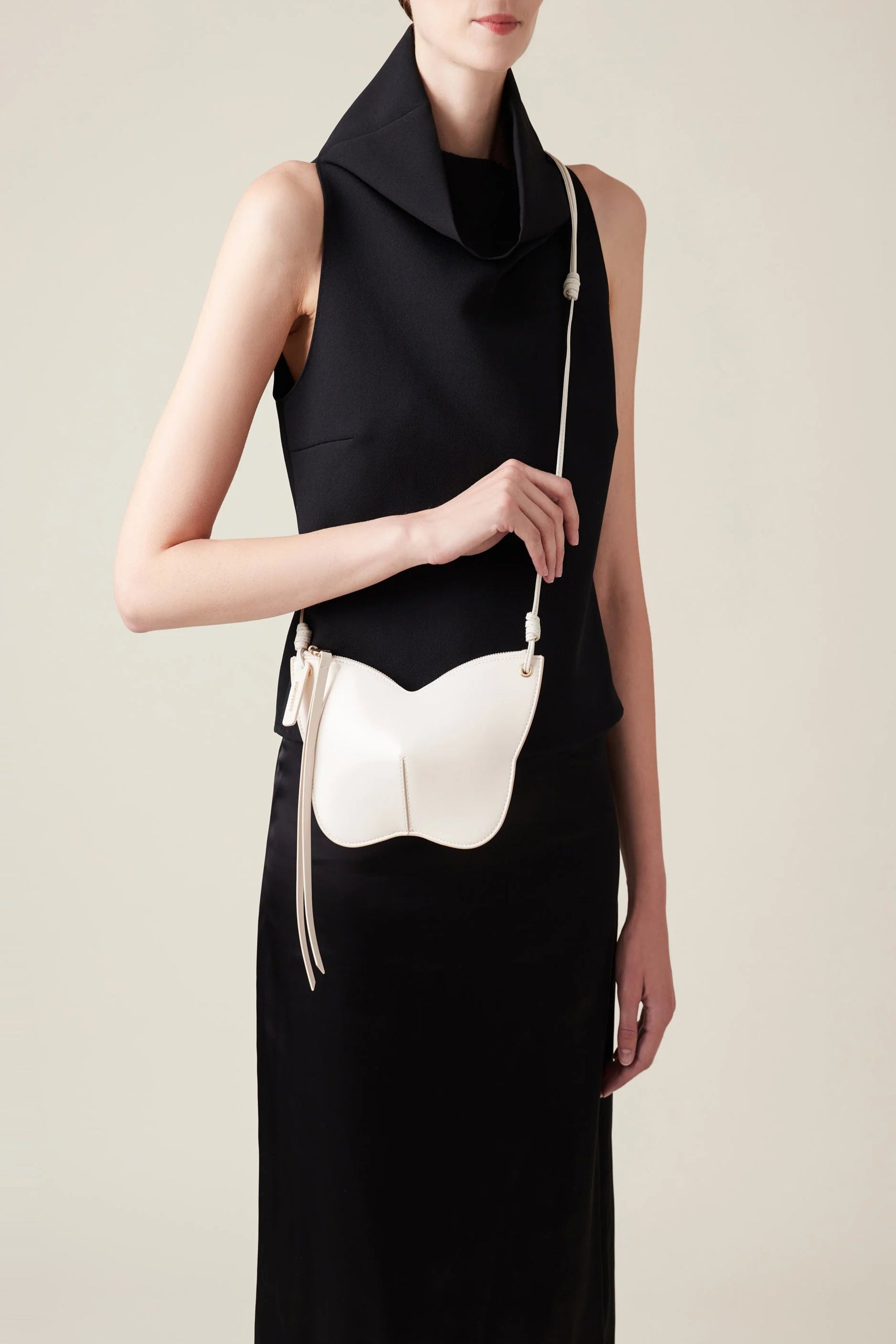 https://admin.shopify.com/store/gulieshop/products/15875905323357#:~:text=https%3A//www.gulieshop.it%20%E2%80%BA%20products%20%E2%80%BA%20borbonese%2Dborsa%2Dcross%2Dover%2Dfarfalla%2Ds%2D91010290ac0