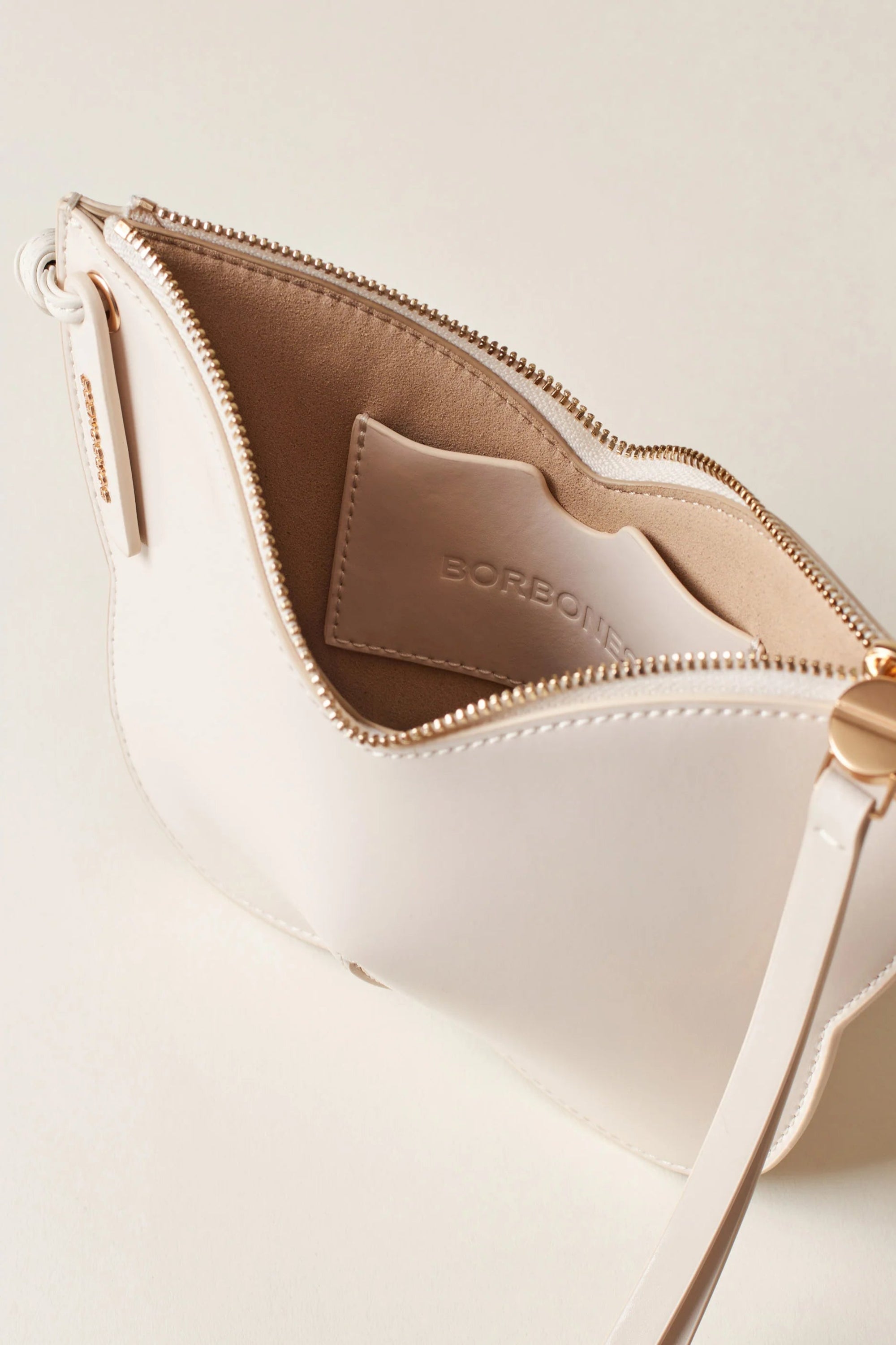 https://admin.shopify.com/store/gulieshop/products/15875905323357#:~:text=https%3A//www.gulieshop.it%20%E2%80%BA%20products%20%E2%80%BA%20borbonese%2Dborsa%2Dcross%2Dover%2Dfarfalla%2Ds%2D91010290ac0