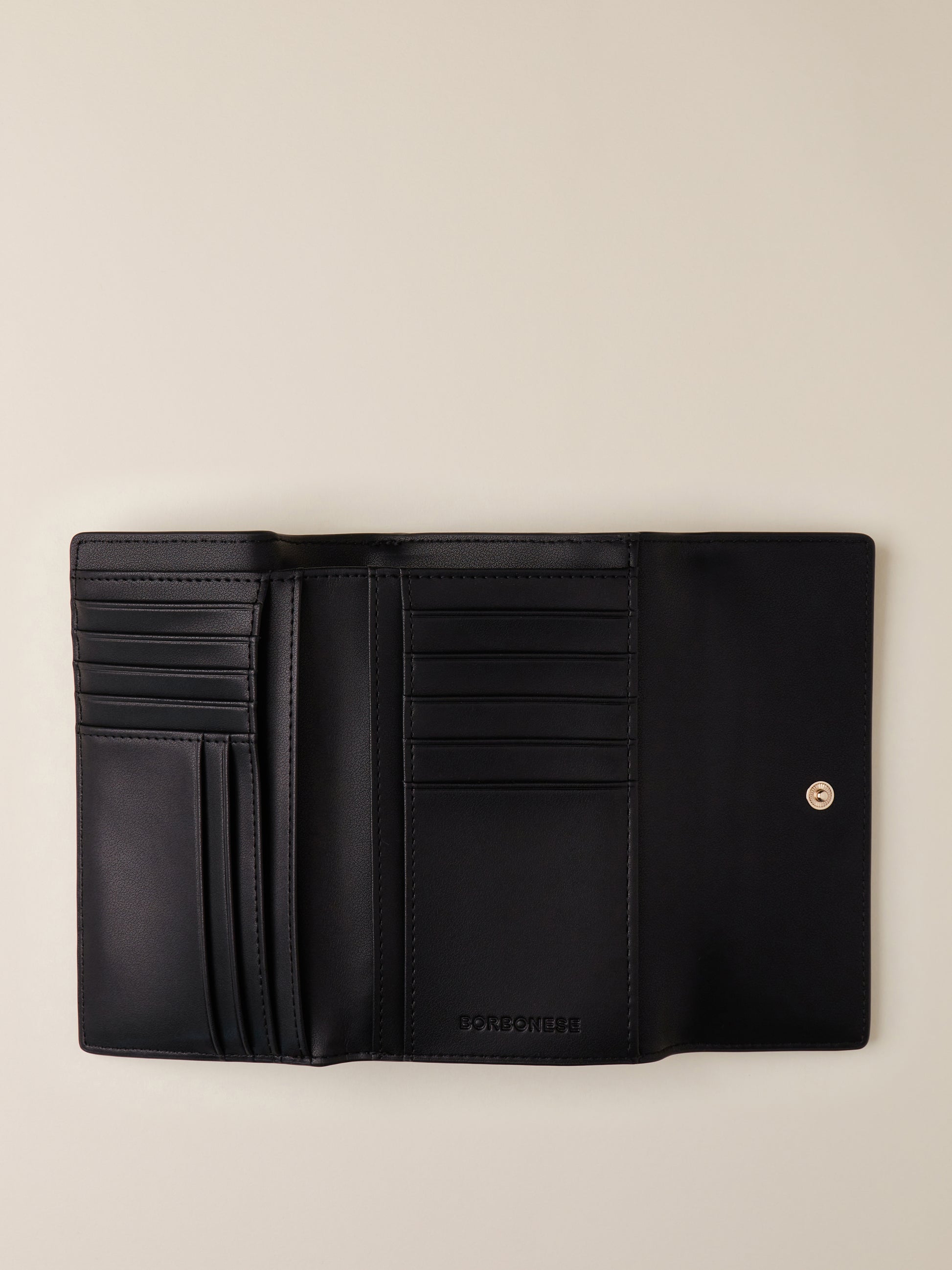 https://admin.shopify.com/store/gulieshop/products/15615140790621#:~:text=https%3A//www.gulieshop.it%20%E2%80%BA%20products%20%E2%80%BA%20borbonese%2Dportafoglio%2Dmedio%2Dcon%2Dpatta%2D91020036220