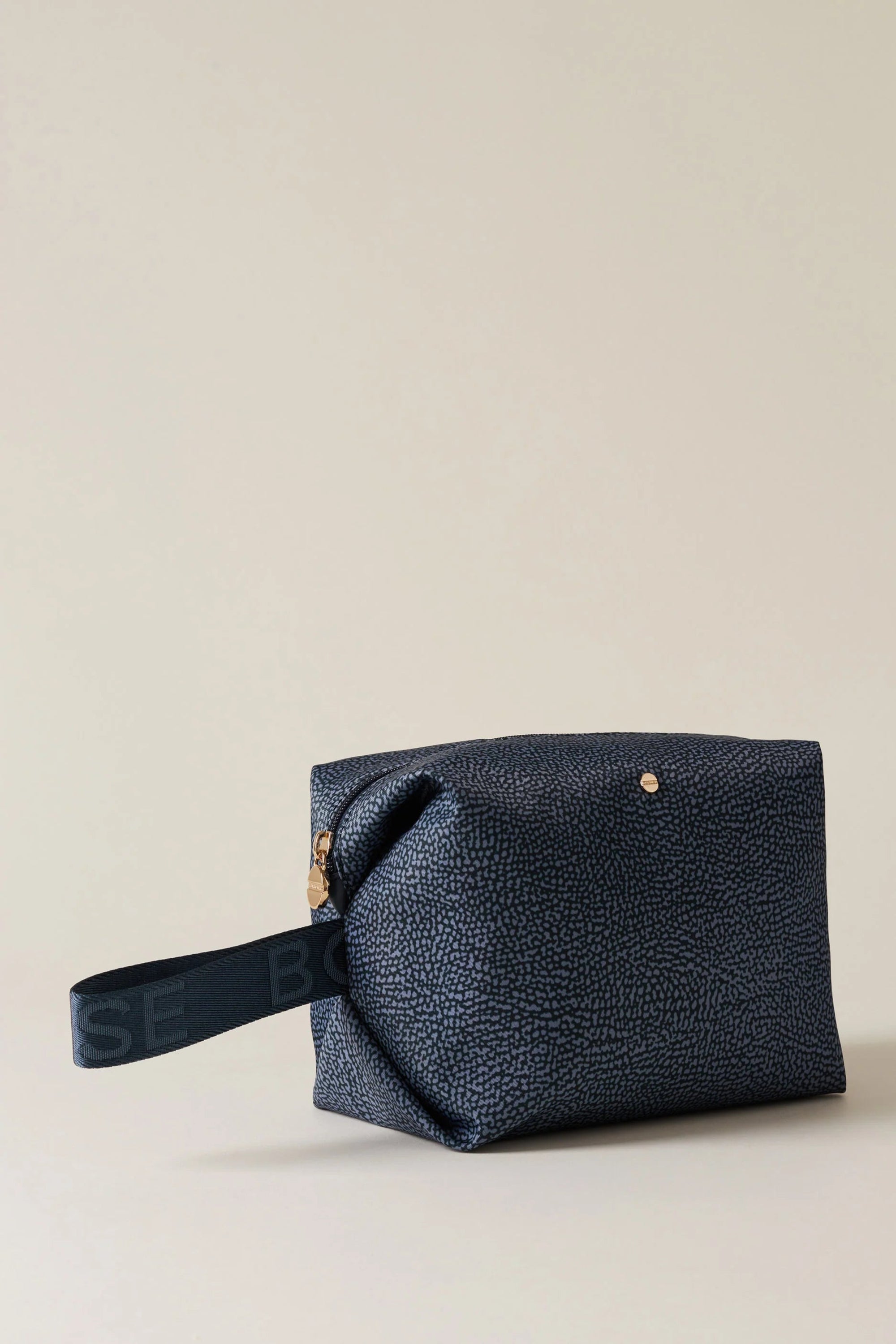 https://admin.shopify.com/store/gulieshop/products/16115477643613#:~:text=https%3A//www.gulieshop.it%20%E2%80%BA%20products%20%E2%80%BA%20borbonese%2Dportatutto%2Dl%2Dc%2Dmaniglia%2D91020060i15%2D2