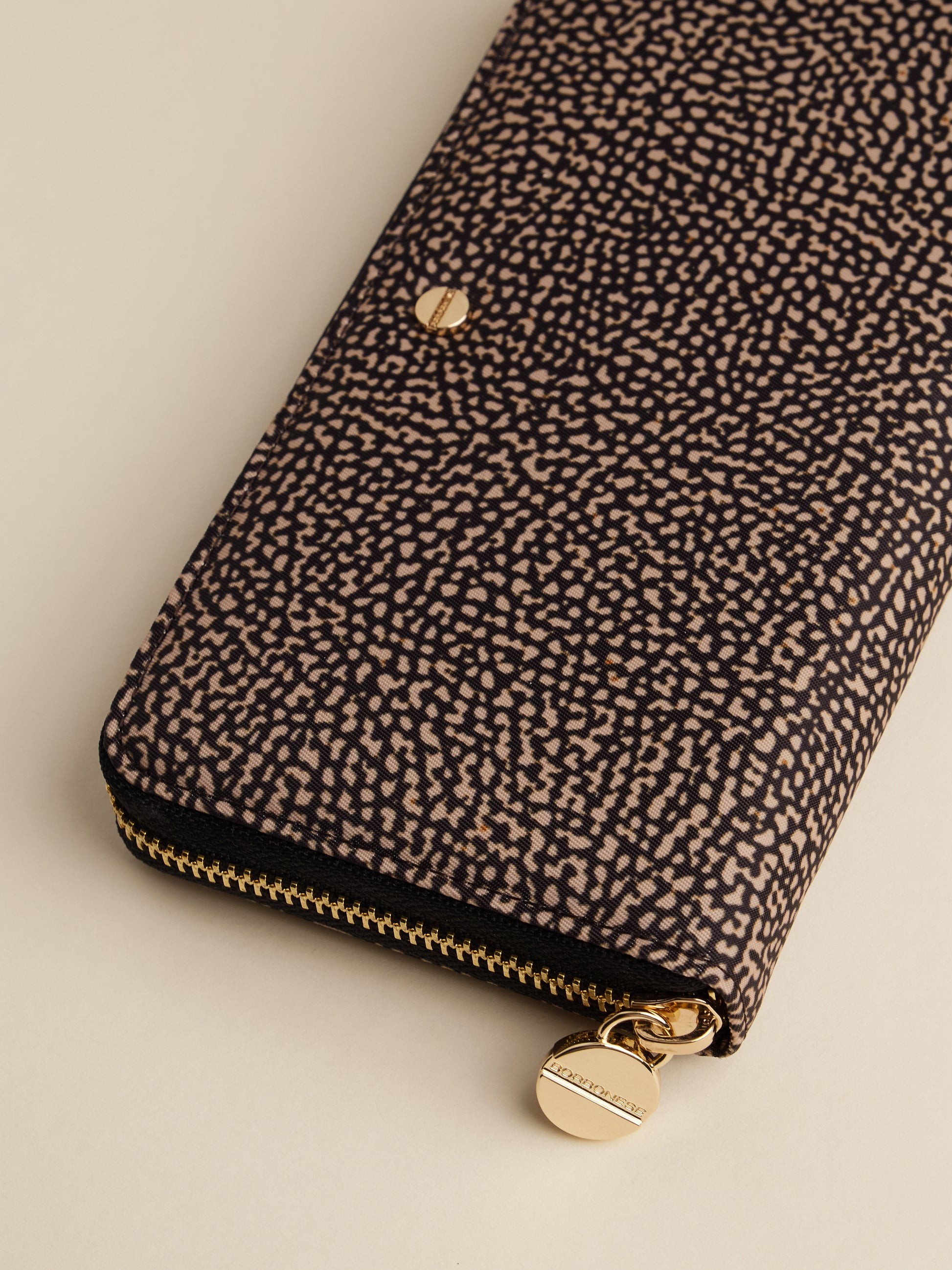 https://admin.shopify.com/store/gulieshop/products/15039632245085#:~:text=https%3A//www.gulieshop.it%20%E2%80%BA%20products%20%E2%80%BA%20borbonese%2Dportafoglio%2Dlarge%2Dcon%2Dzip%2D930155i15