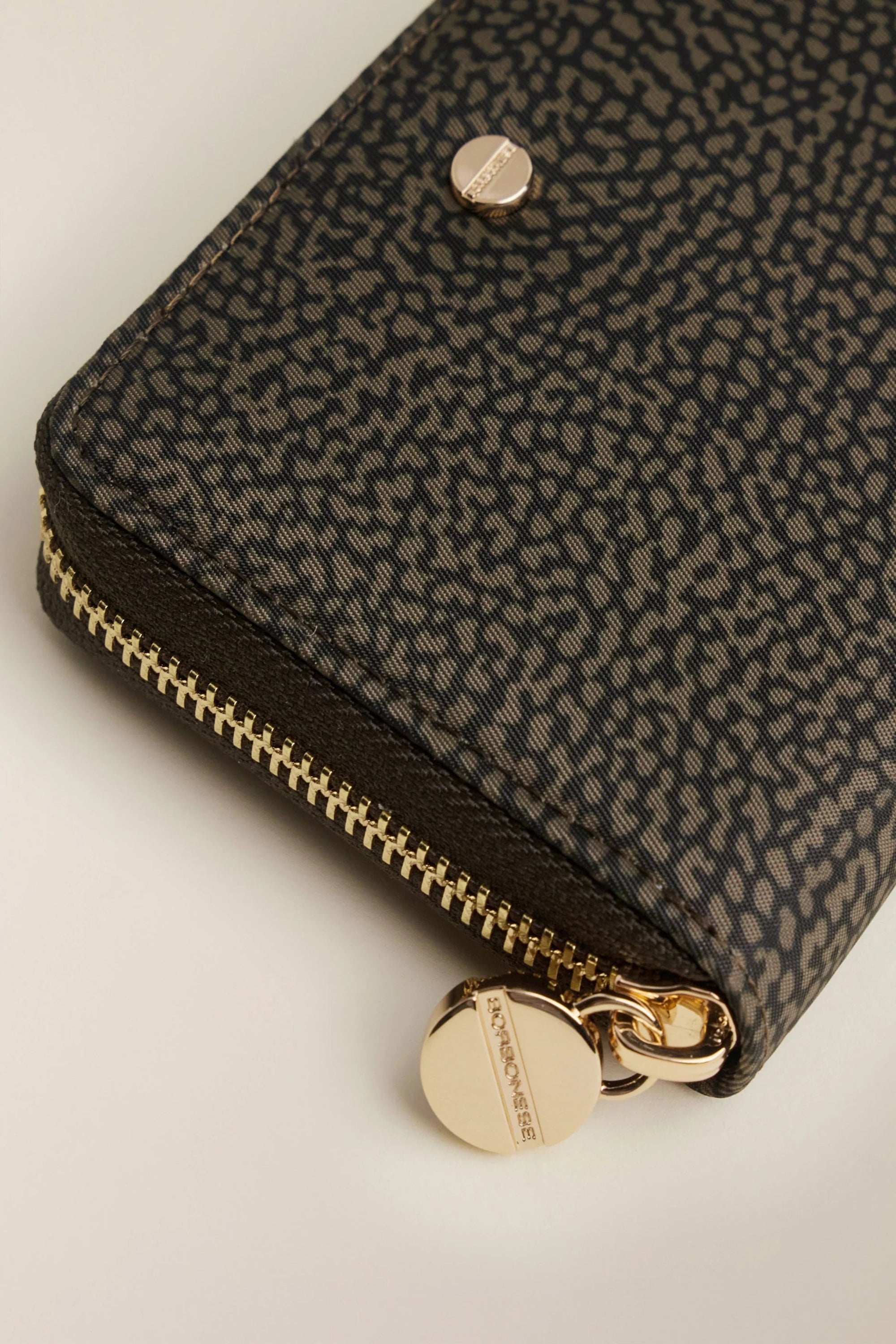 https://admin.shopify.com/store/gulieshop/products/15875905487197#:~:text=https%3A//www.gulieshop.it%20%E2%80%BA%20products%20%E2%80%BA%20borbonese%2Dportafoglio%2Dsmall%2Dzip%2Daround%2D930156i15