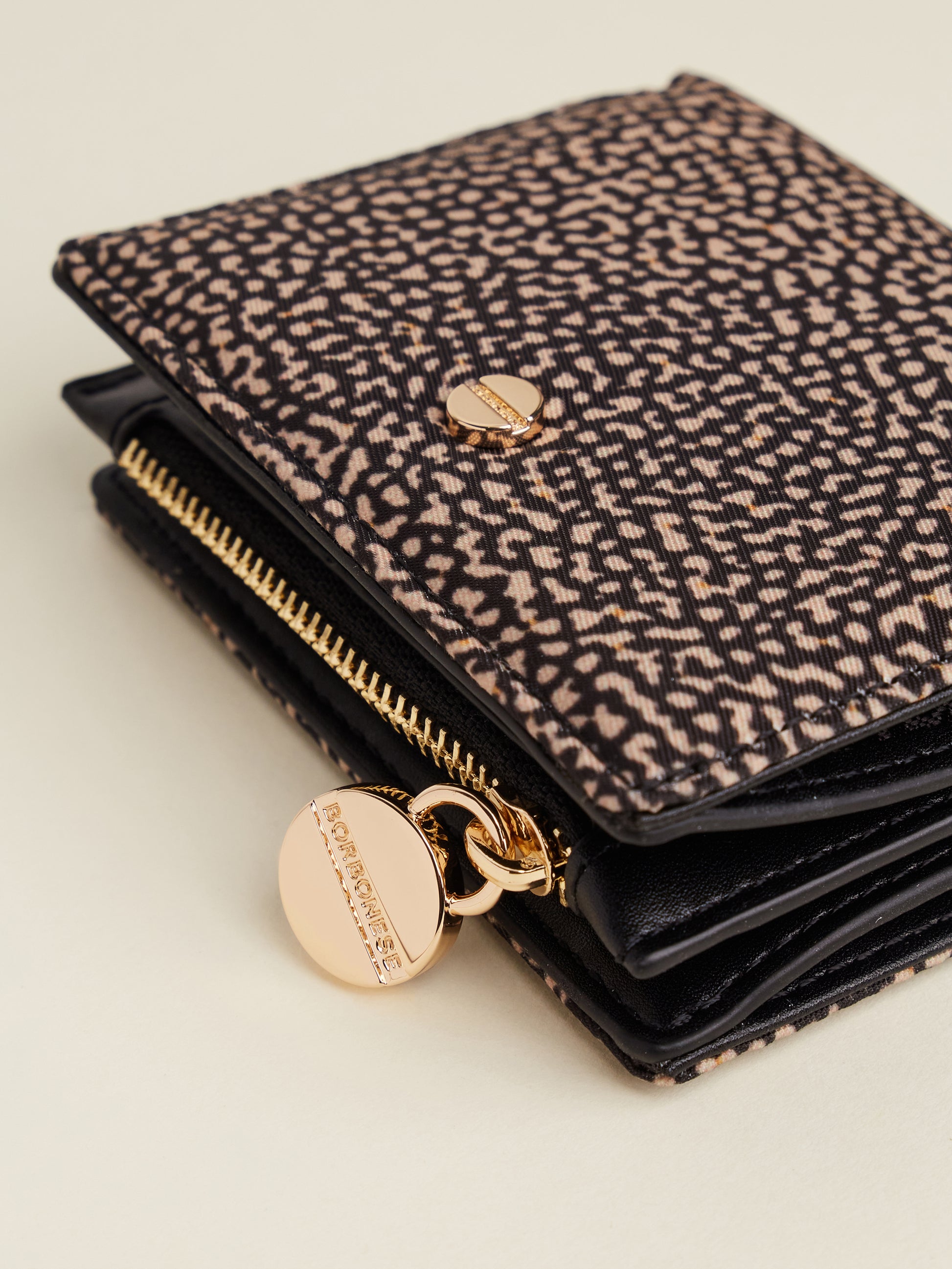 https://admin.shopify.com/store/gulieshop/products/15039632441693#:~:text=https%3A//www.gulieshop.it%20%E2%80%BA%20products%20%E2%80%BA%20borbonese%2Dportafolgio%2Dcon%2Dtasca%2Din%2Dtessuto%2D930163i15