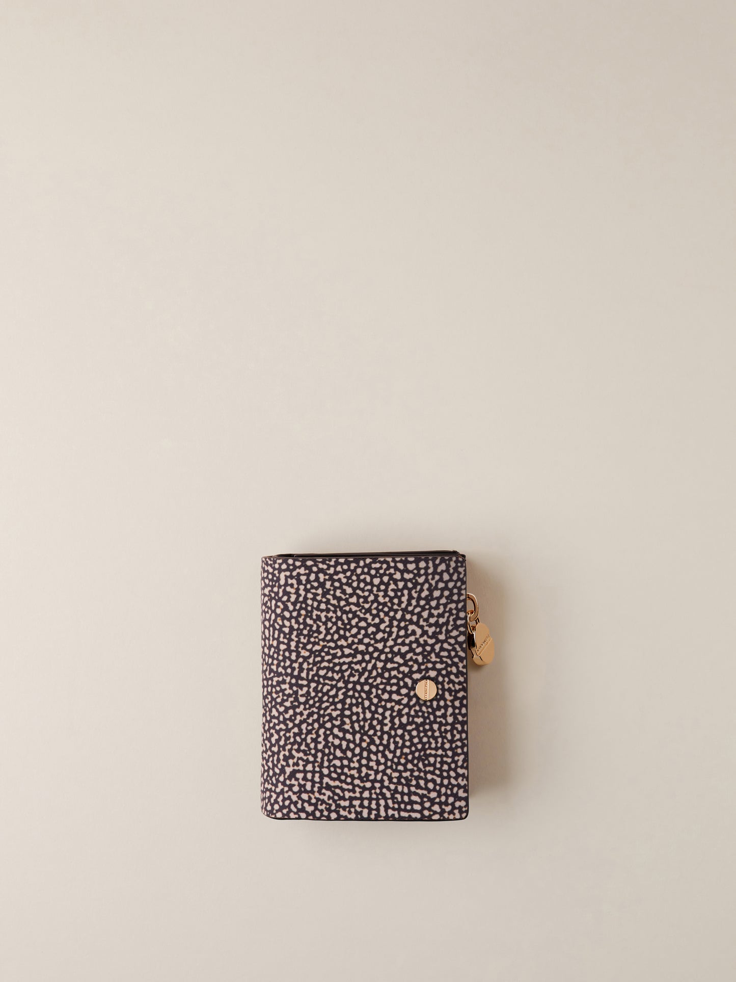 https://admin.shopify.com/store/gulieshop/products/15039632441693#:~:text=https%3A//www.gulieshop.it%20%E2%80%BA%20products%20%E2%80%BA%20borbonese%2Dportafolgio%2Dcon%2Dtasca%2Din%2Dtessuto%2D930163i15